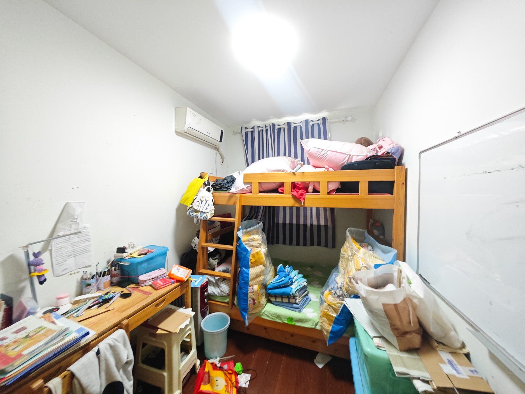 长潭佳园  3室2厅2卫   68.00万卧室