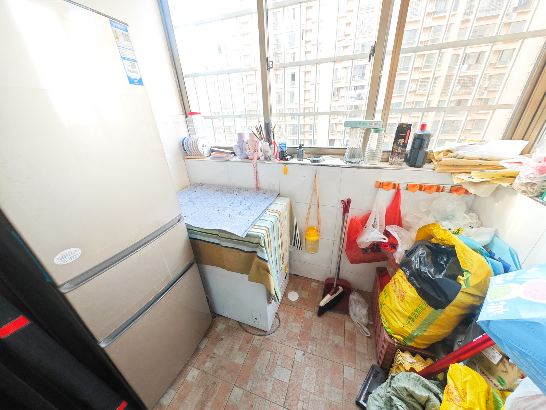 长潭佳园  3室2厅2卫   68.00万阳台