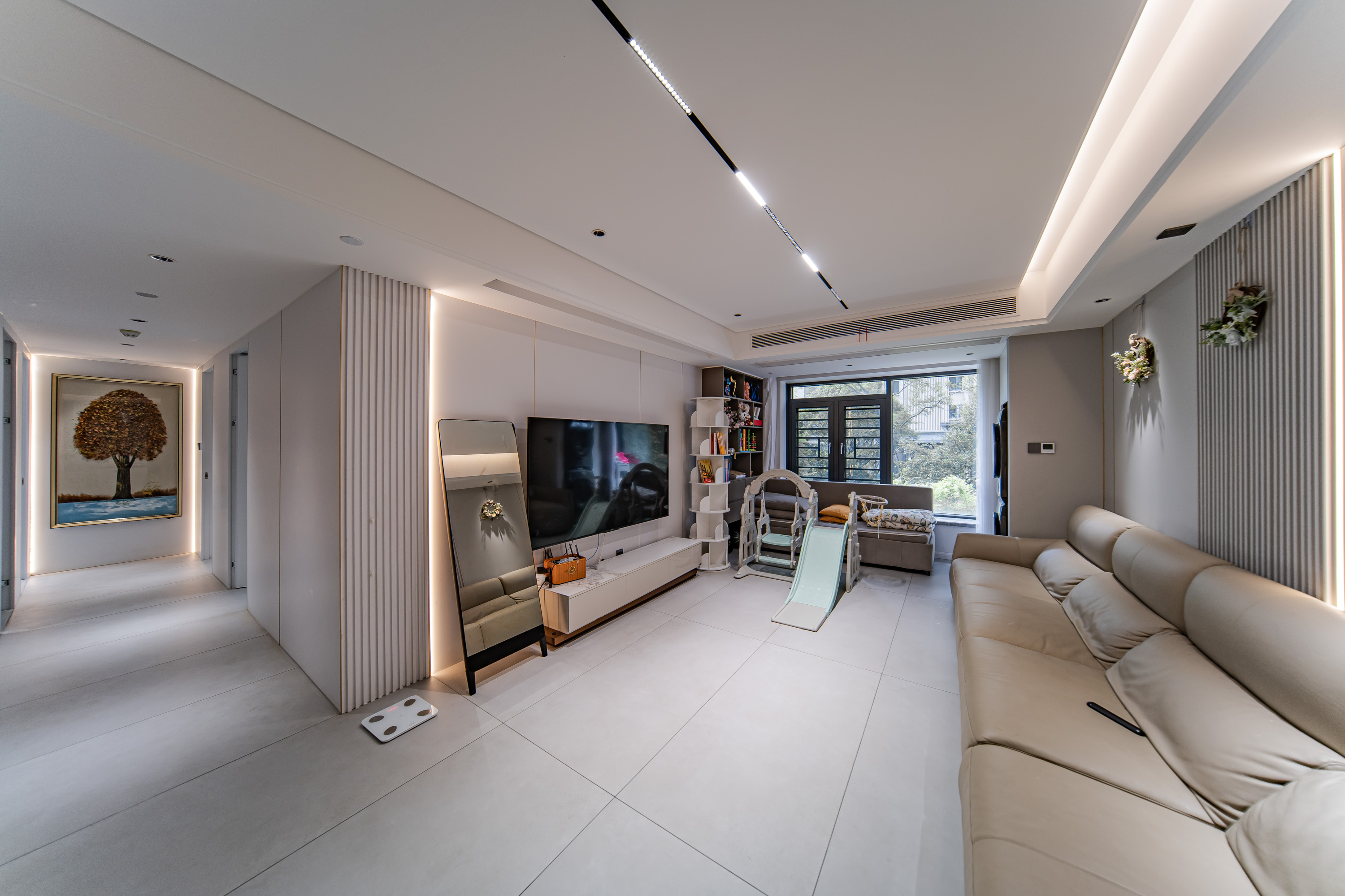 建发央著  4室2厅2卫   247.50万客厅