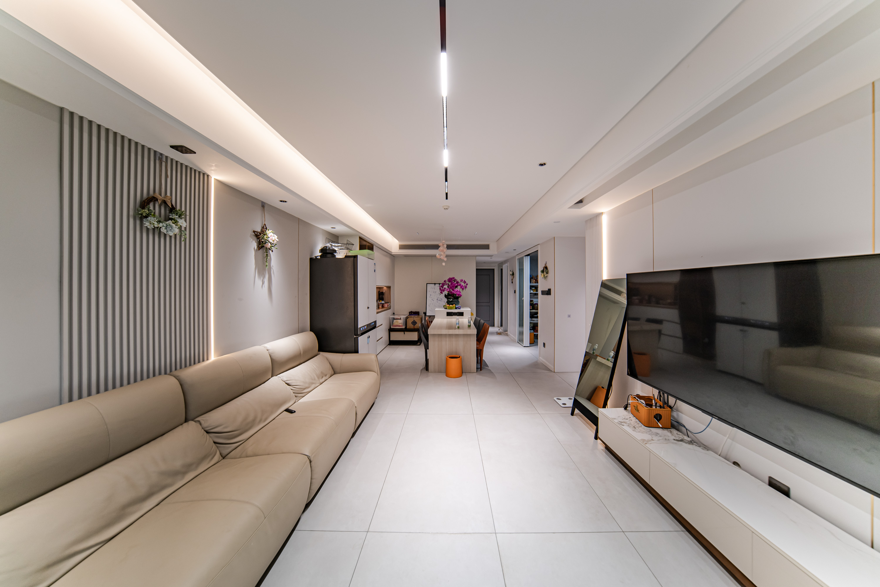 建发央著  4室2厅2卫   247.50万客厅
