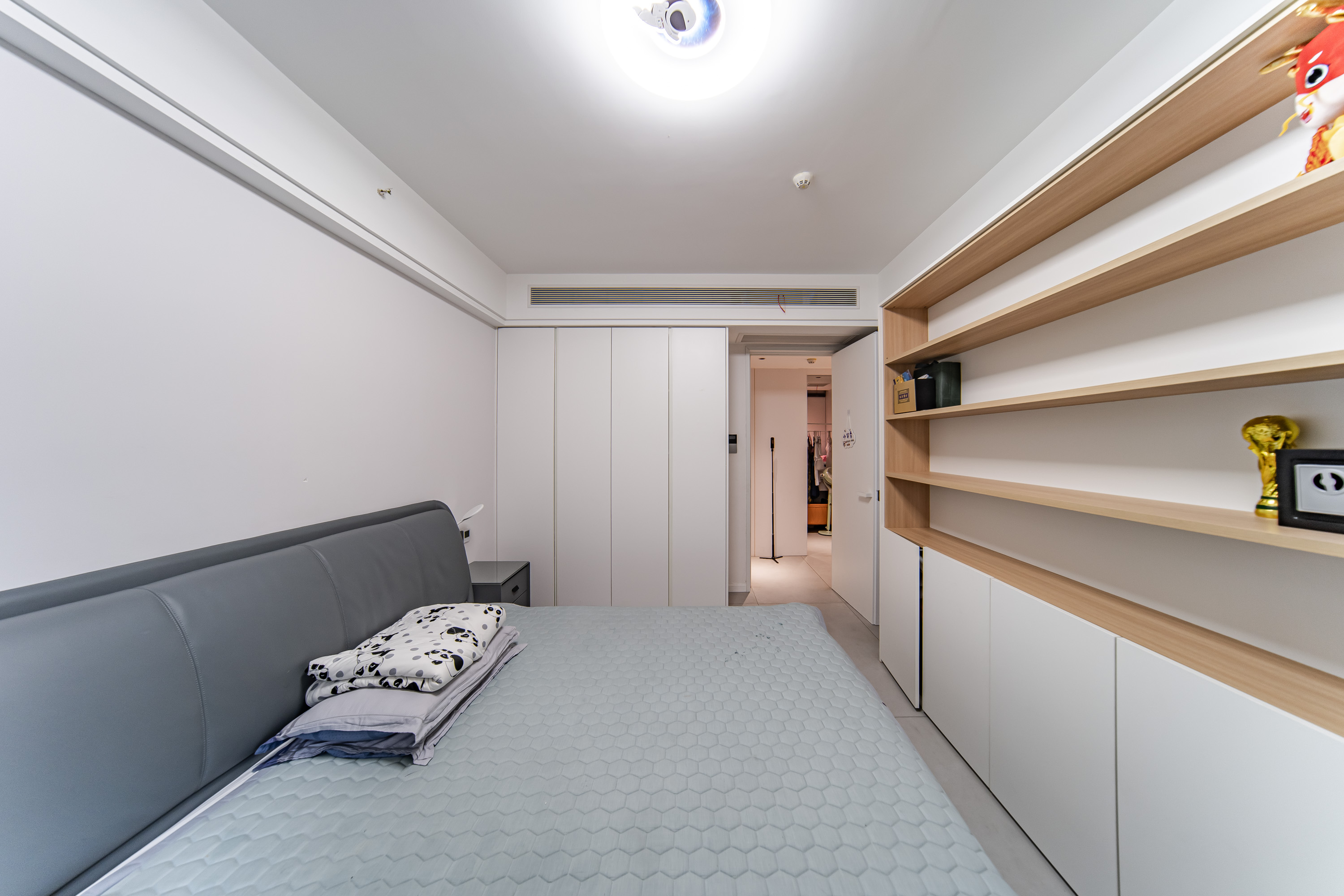 建发央著  4室2厅2卫   247.50万卧室