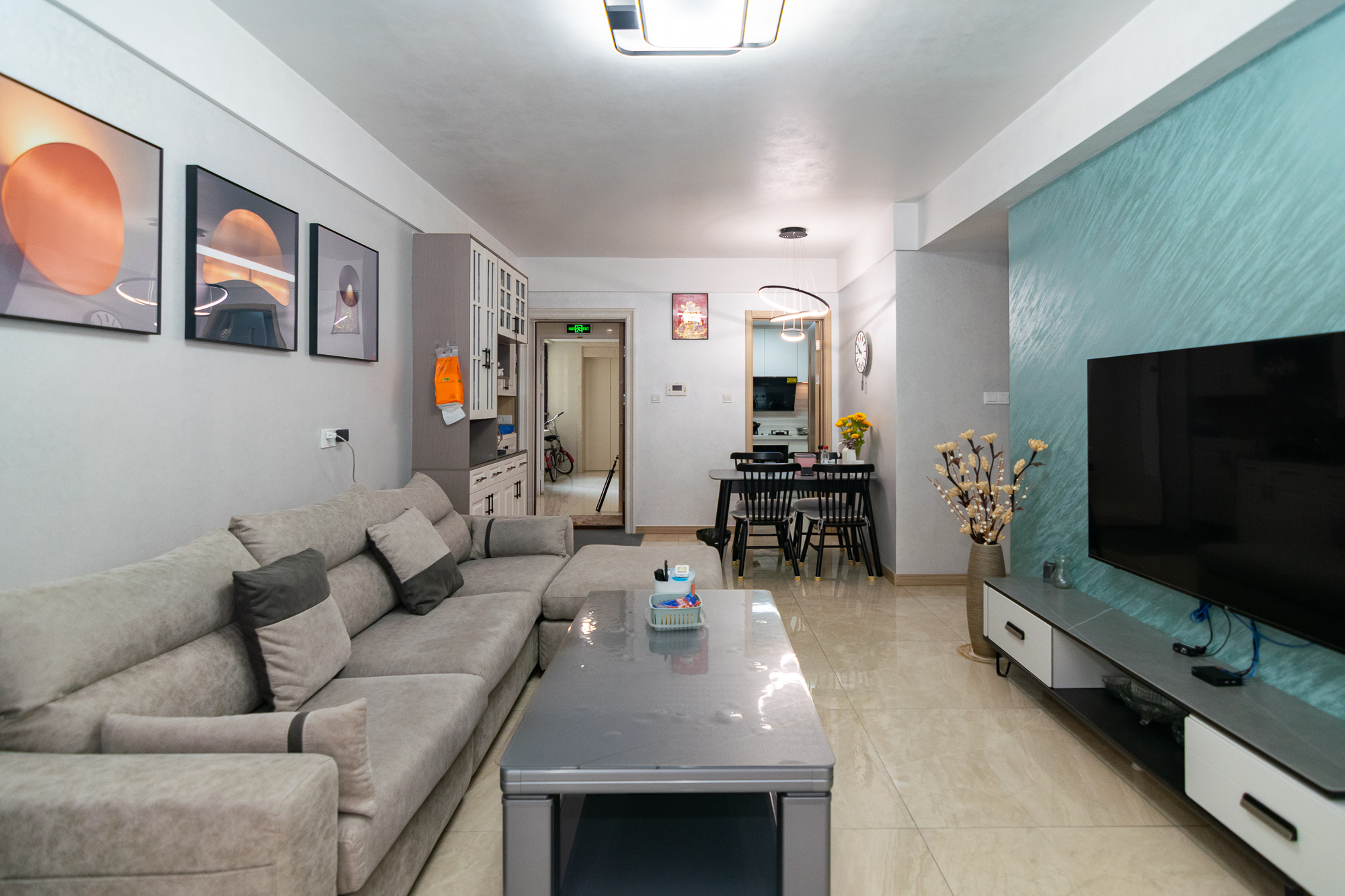 新城国际花都 3室2厅2卫 95.0万 新城国际花都 3室2厅2卫 95.0万客厅