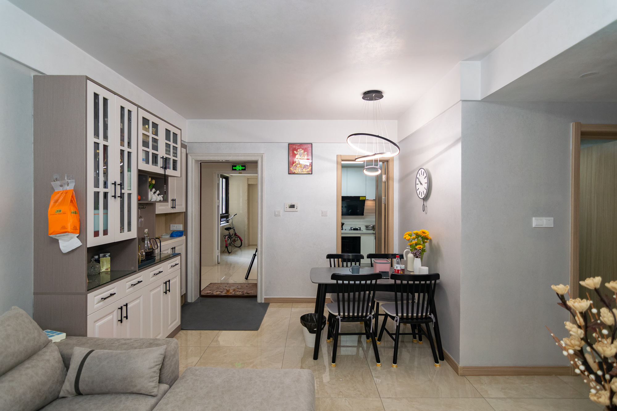 新城国际花都 3室2厅2卫 95.0万 新城国际花都 3室2厅2卫 95.0万客厅