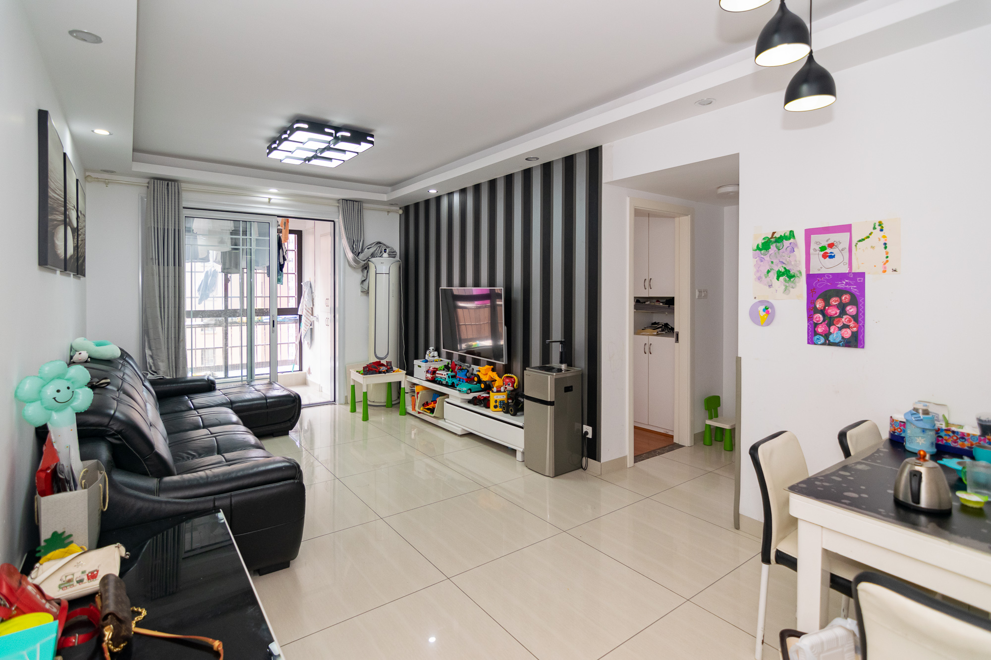 新城国际花都 3室2厅1卫 62.0万 新城国际花都 3室2厅1卫 62.0万客厅