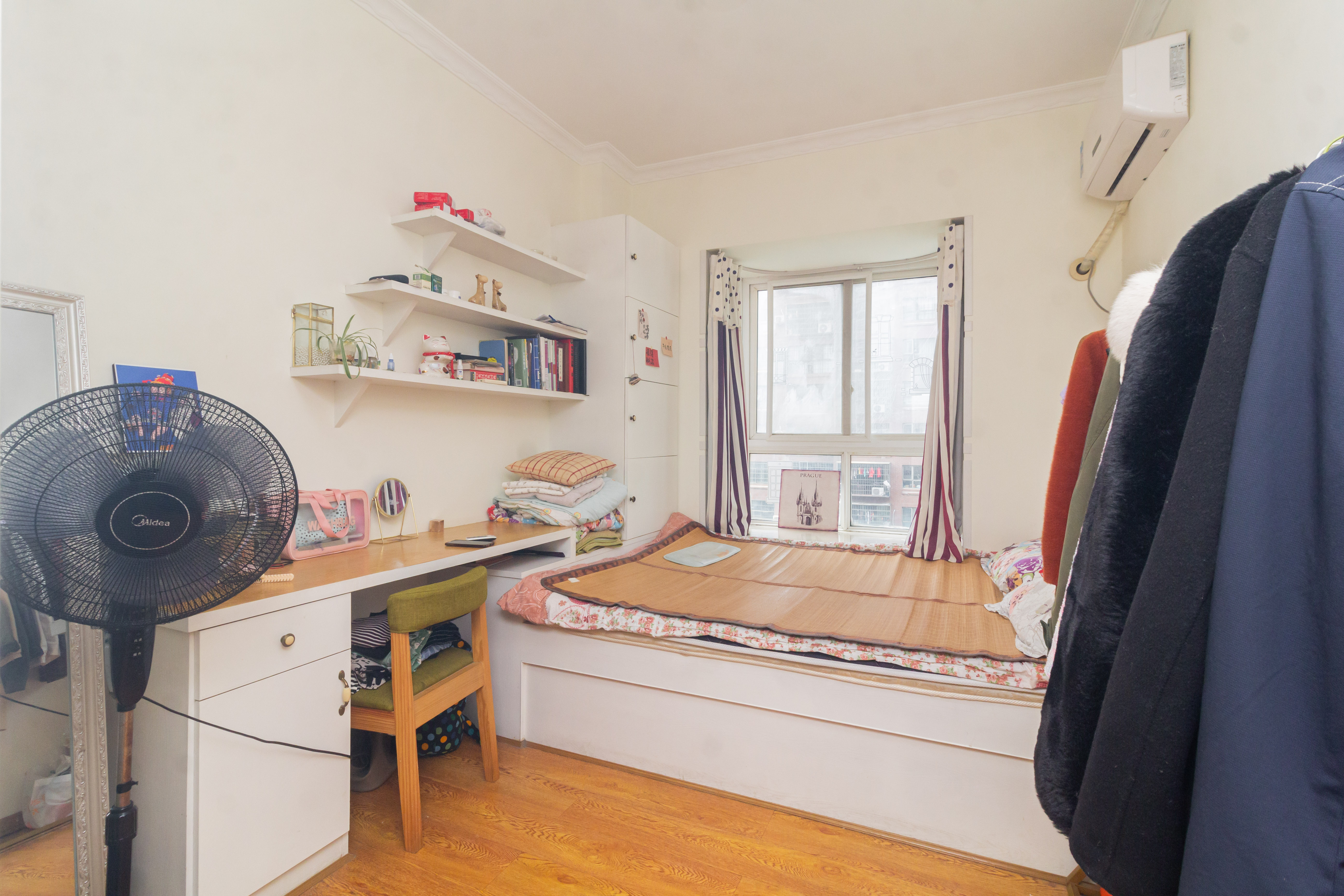 东城名苑  3室2厅2卫    83.28万卧室