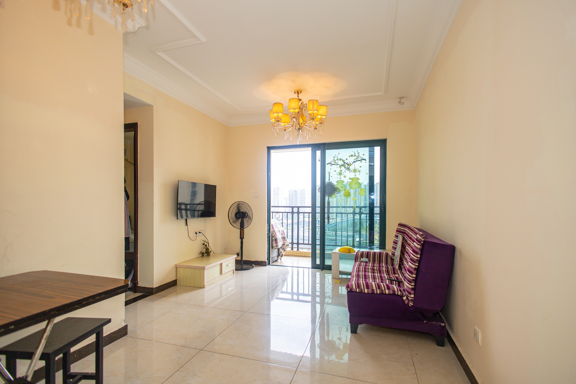 恒大翡翠华庭  2室1厅1卫    58.0万 恒大翡翠华庭  2室1厅1卫    58.0万客厅