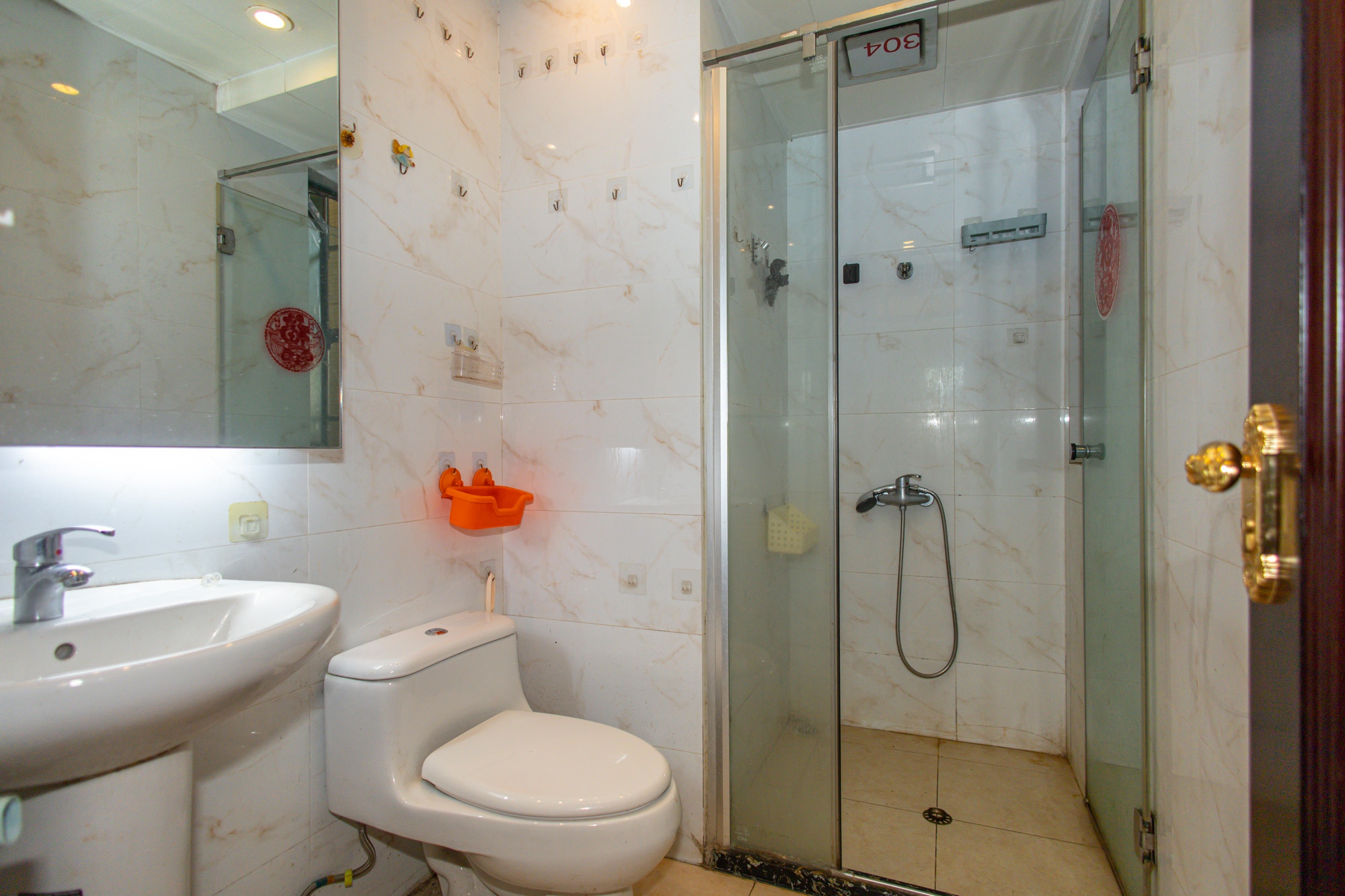 恒大翡翠华庭  2室1厅1卫    58.0万 恒大翡翠华庭  2室1厅1卫    58.0万卫生间