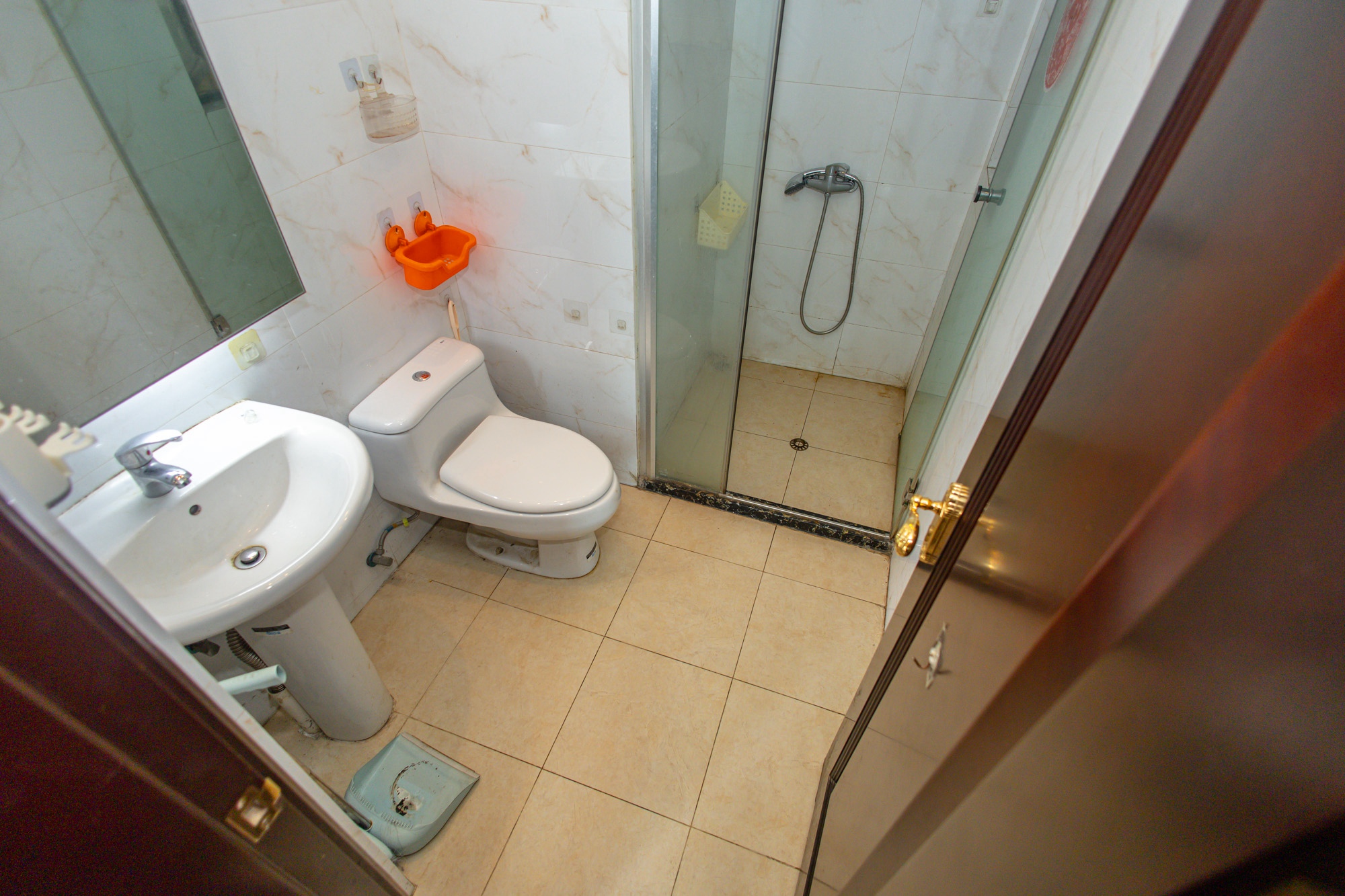 恒大翡翠华庭  2室1厅1卫    58.0万 恒大翡翠华庭  2室1厅1卫    58.0万卫生间