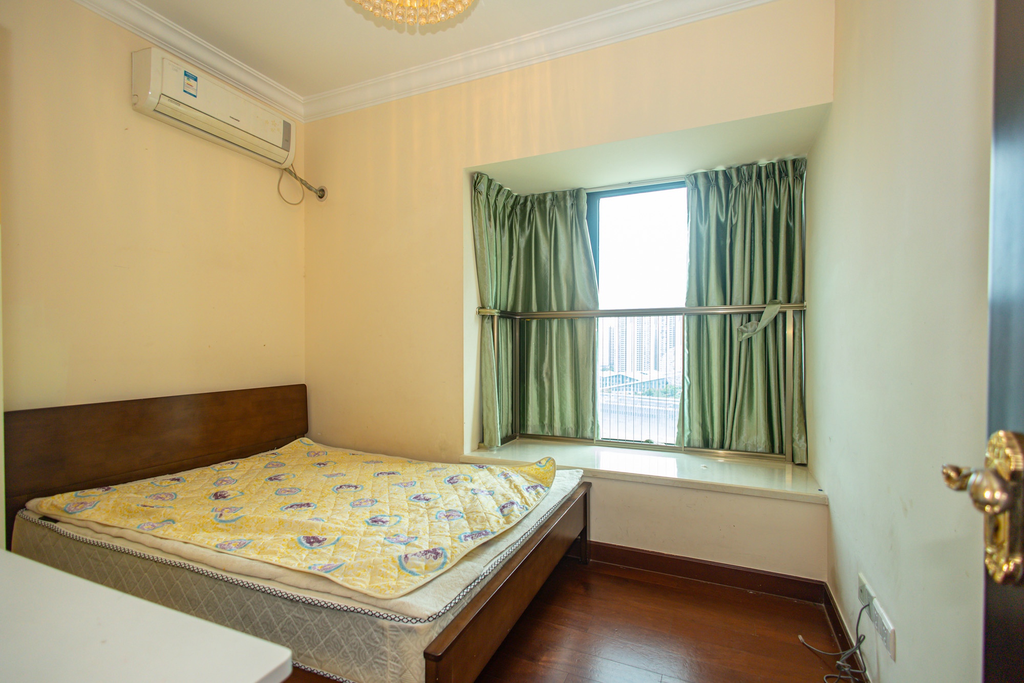 恒大翡翠华庭  2室1厅1卫    58.0万 恒大翡翠华庭  2室1厅1卫    58.0万卧室