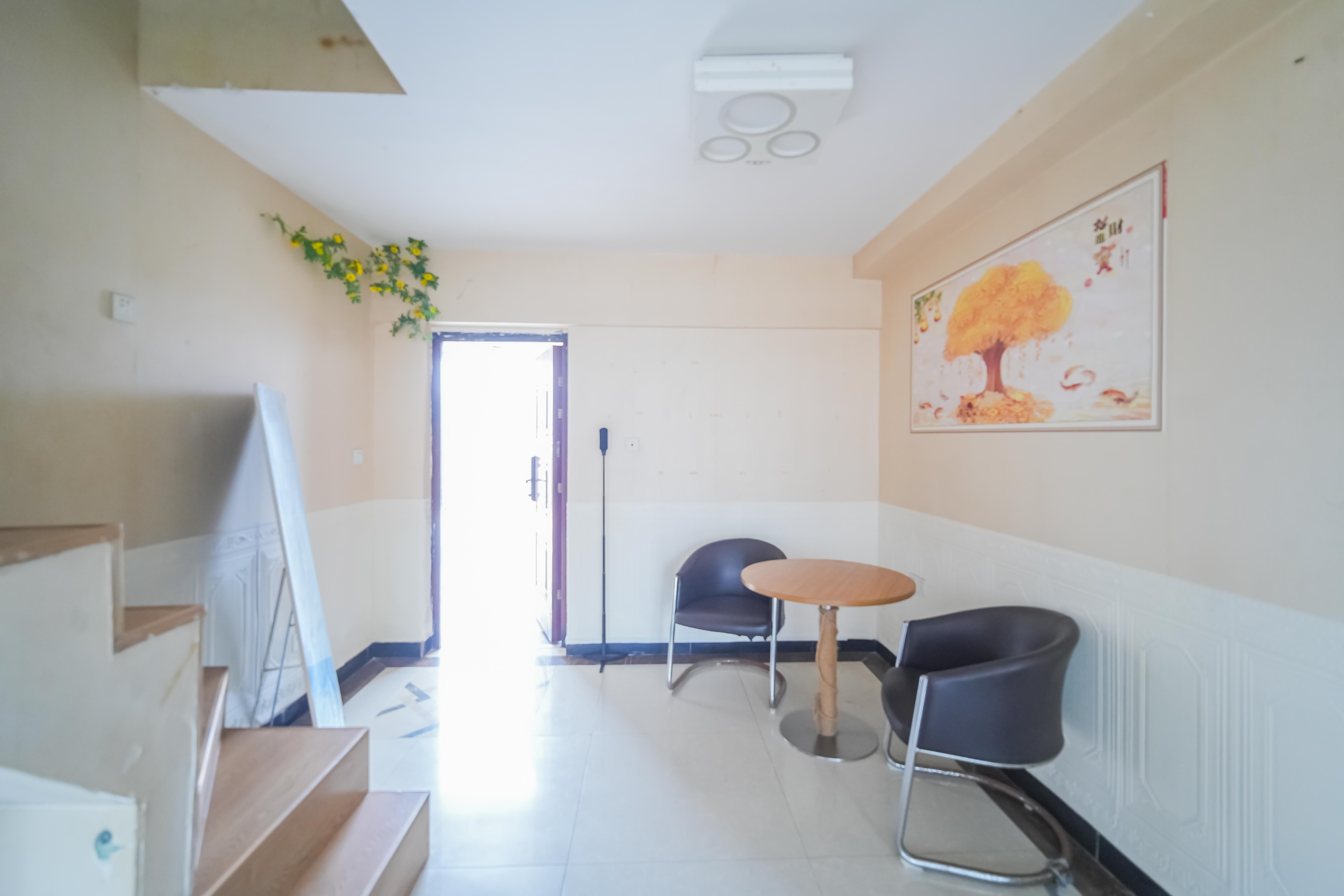金色loft（鑫秋大厦）  1室2厅1卫   52.80万客厅