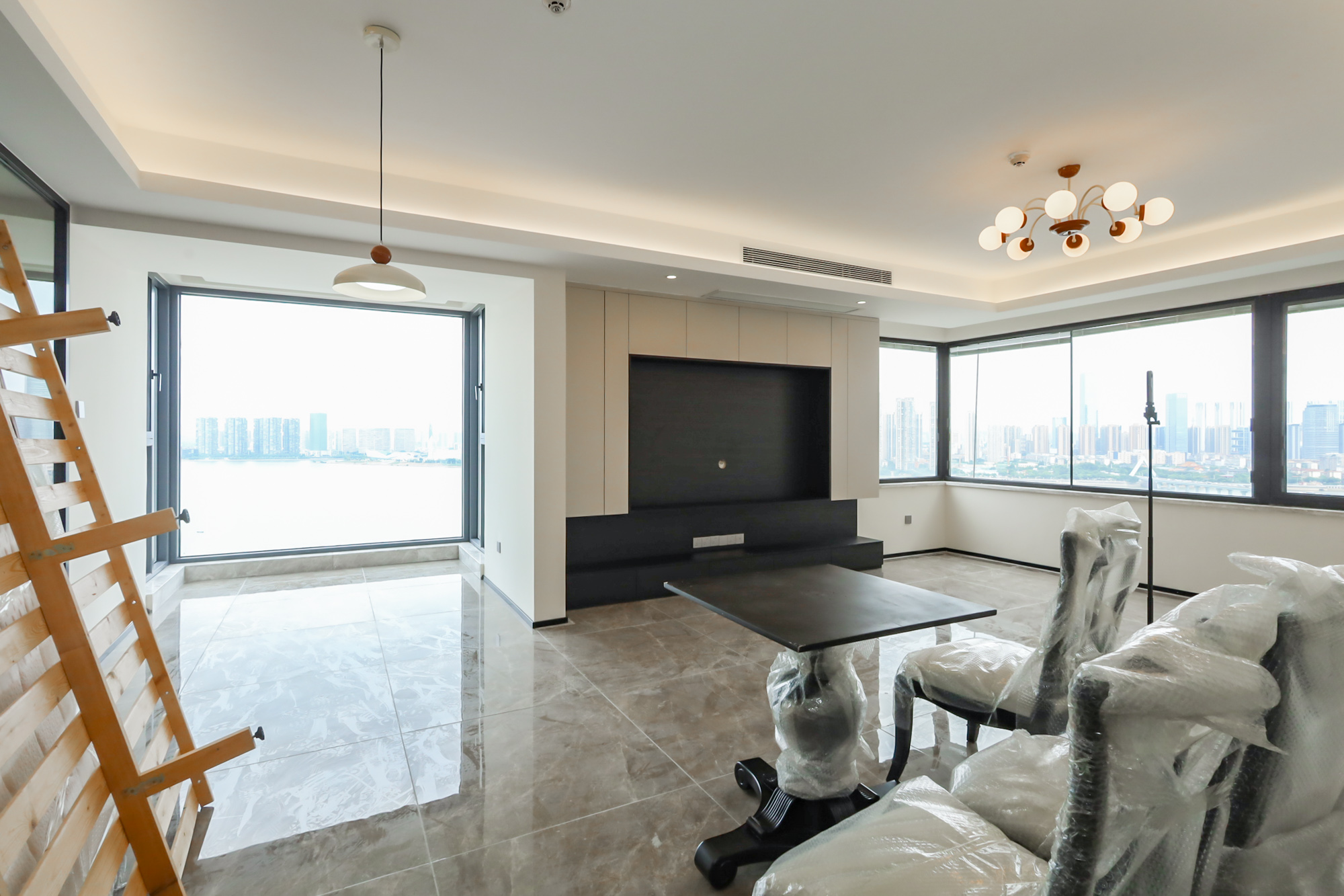 万科里金域国际  4室2厅2卫    500.0万客厅