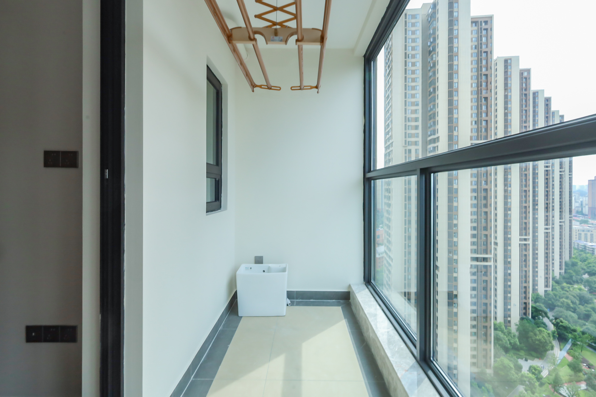 万科里金域国际  4室2厅2卫    500.0万阳台