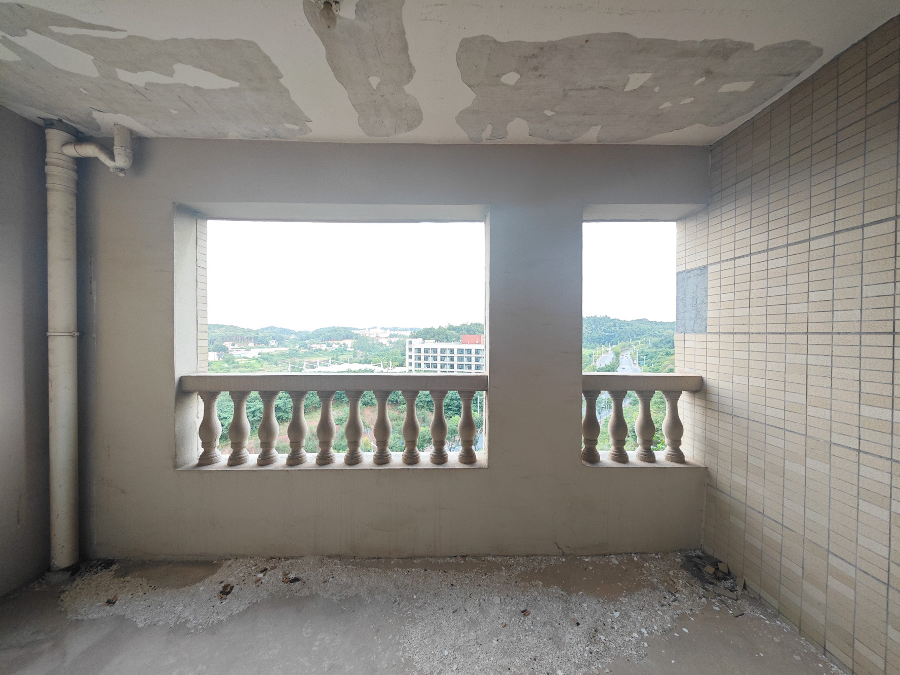 湘水郡（兴旺小爱同学）  4室2厅3卫   115.00万阳台