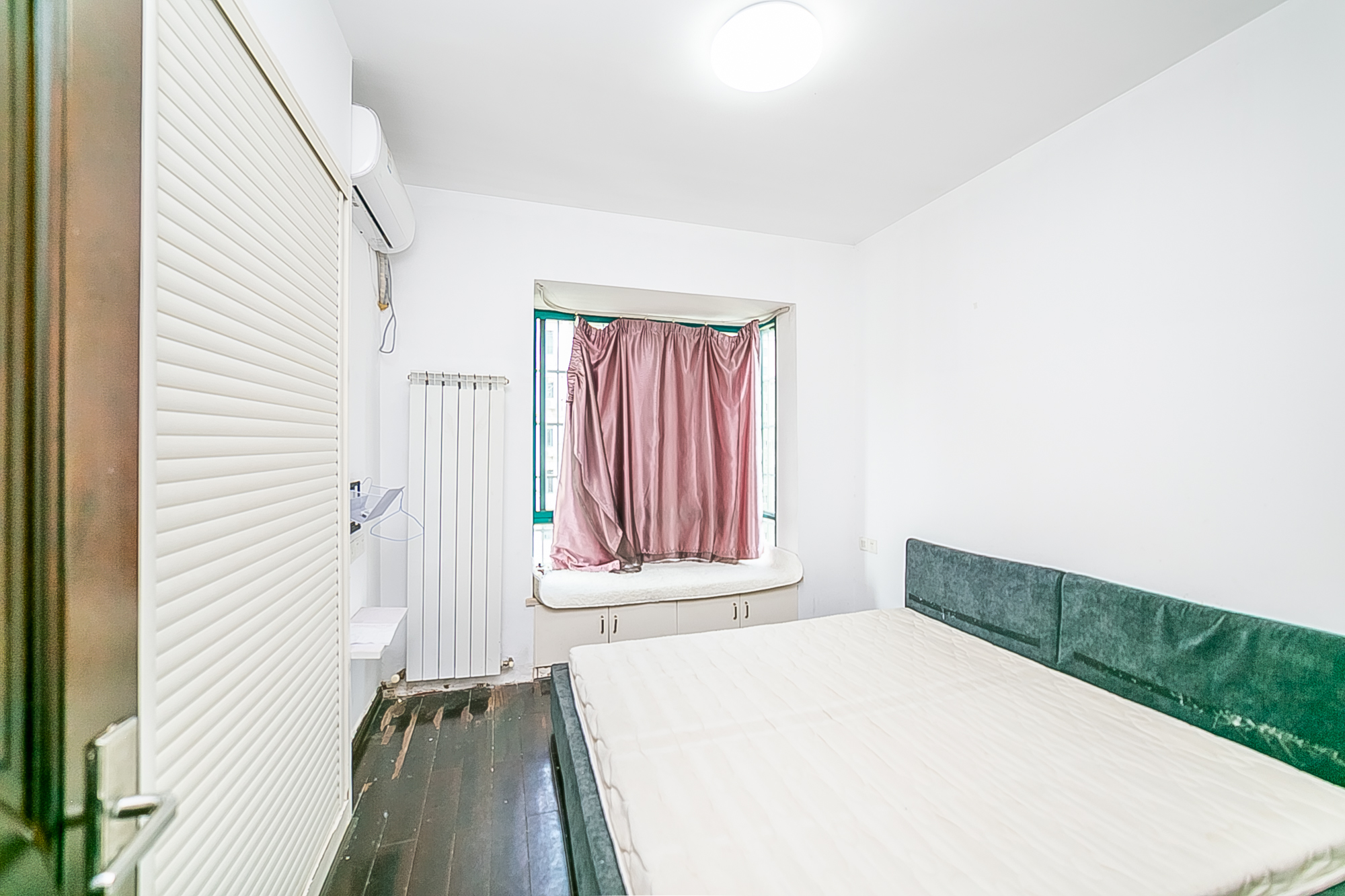 华盛家园  5室2厅2卫    102.0万 华盛家园  5室2厅2卫    102.0万卧室