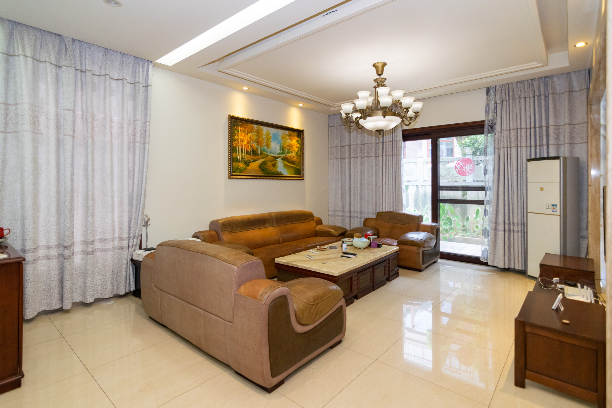 普瑞斯堡 6室2厅1卫 618.0万 普瑞斯堡 6室2厅1卫 618.0万客厅