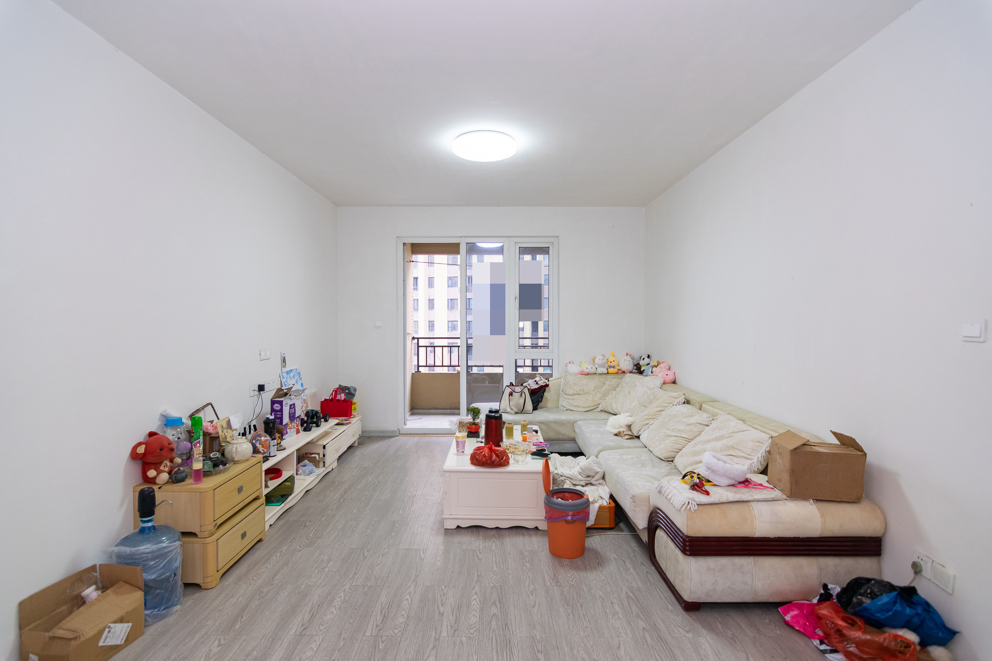 金地三千府(金地湖山樾、金地自在城) 3室2厅2卫 75.0万 金地三千府(金地湖山樾、金地自在城) 3室2厅2卫 75.0万客厅