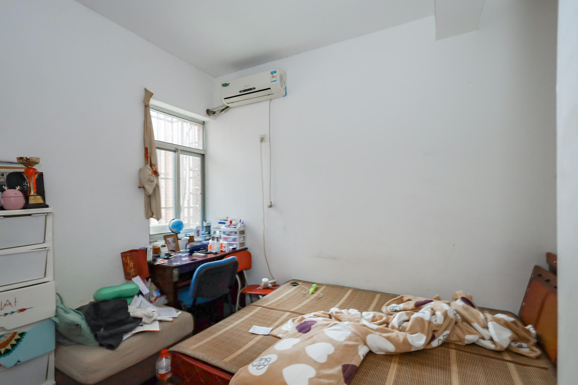 新雅园 2室1厅1卫 72.0万 新雅园 2室1厅1卫 72.0万卧室