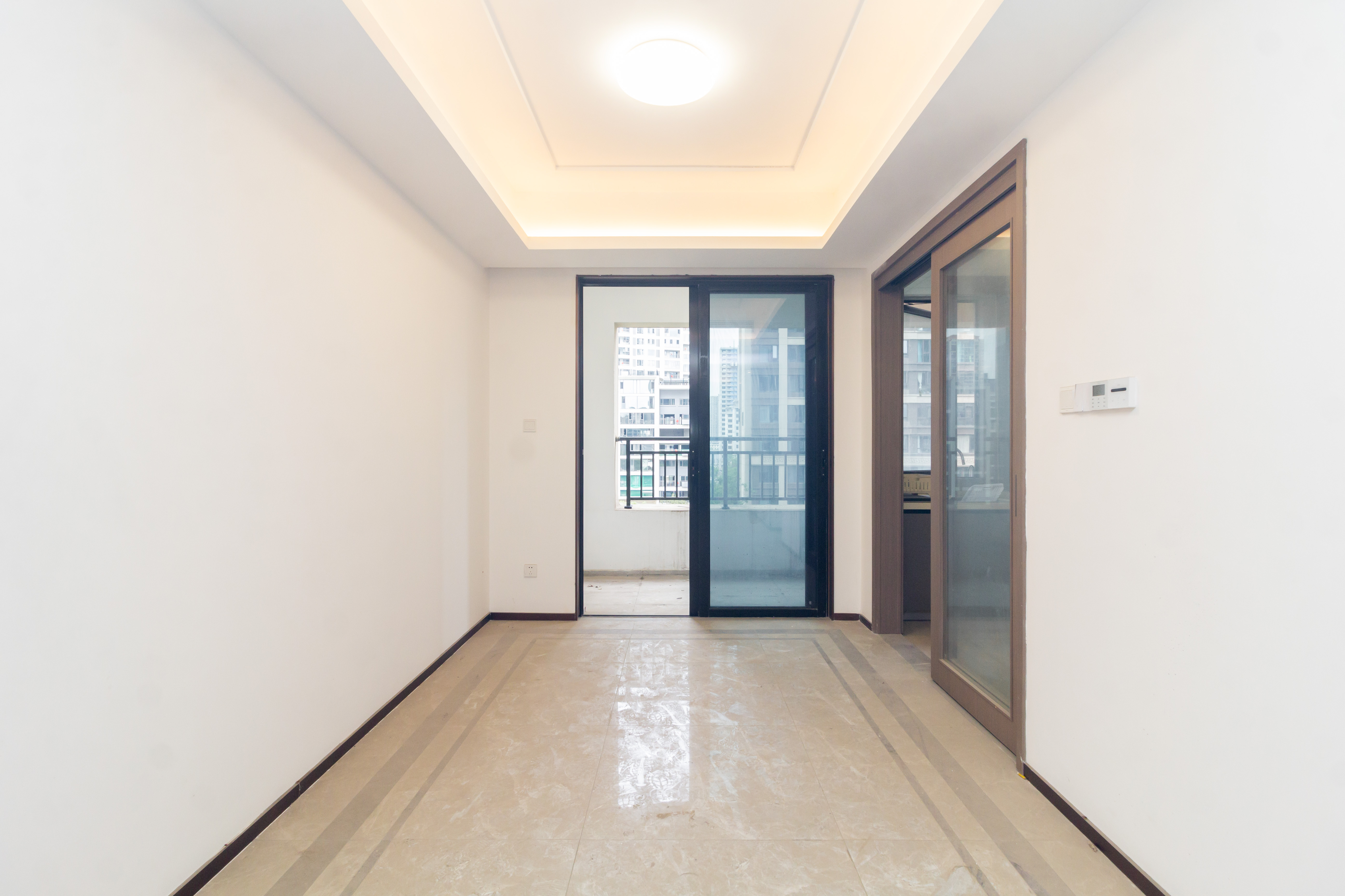 金茂建發(fā)觀悅  4室2廳2衛(wèi)    195.0萬客廳