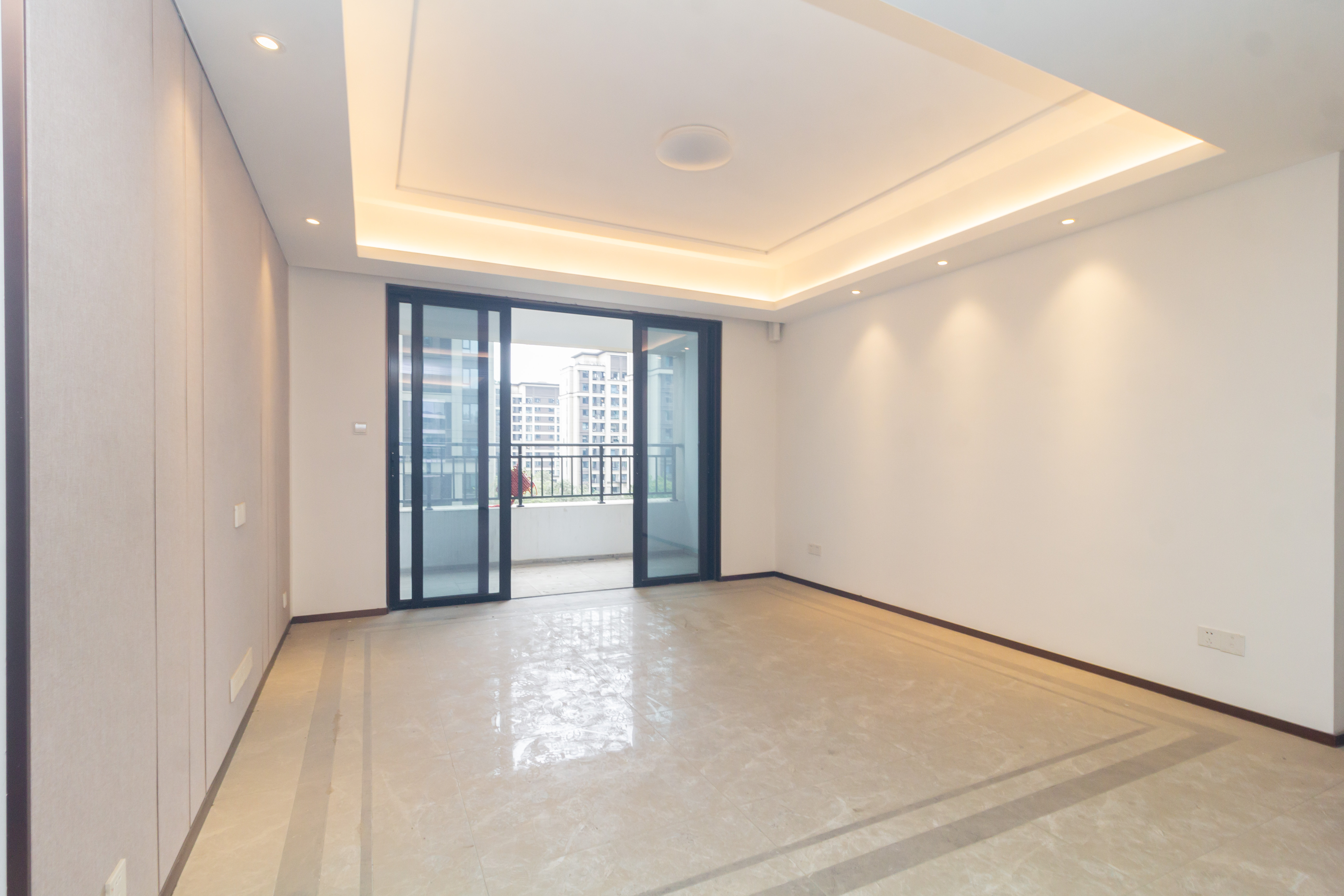 金茂建發(fā)觀悅  4室2廳2衛(wèi)    195.0萬客廳