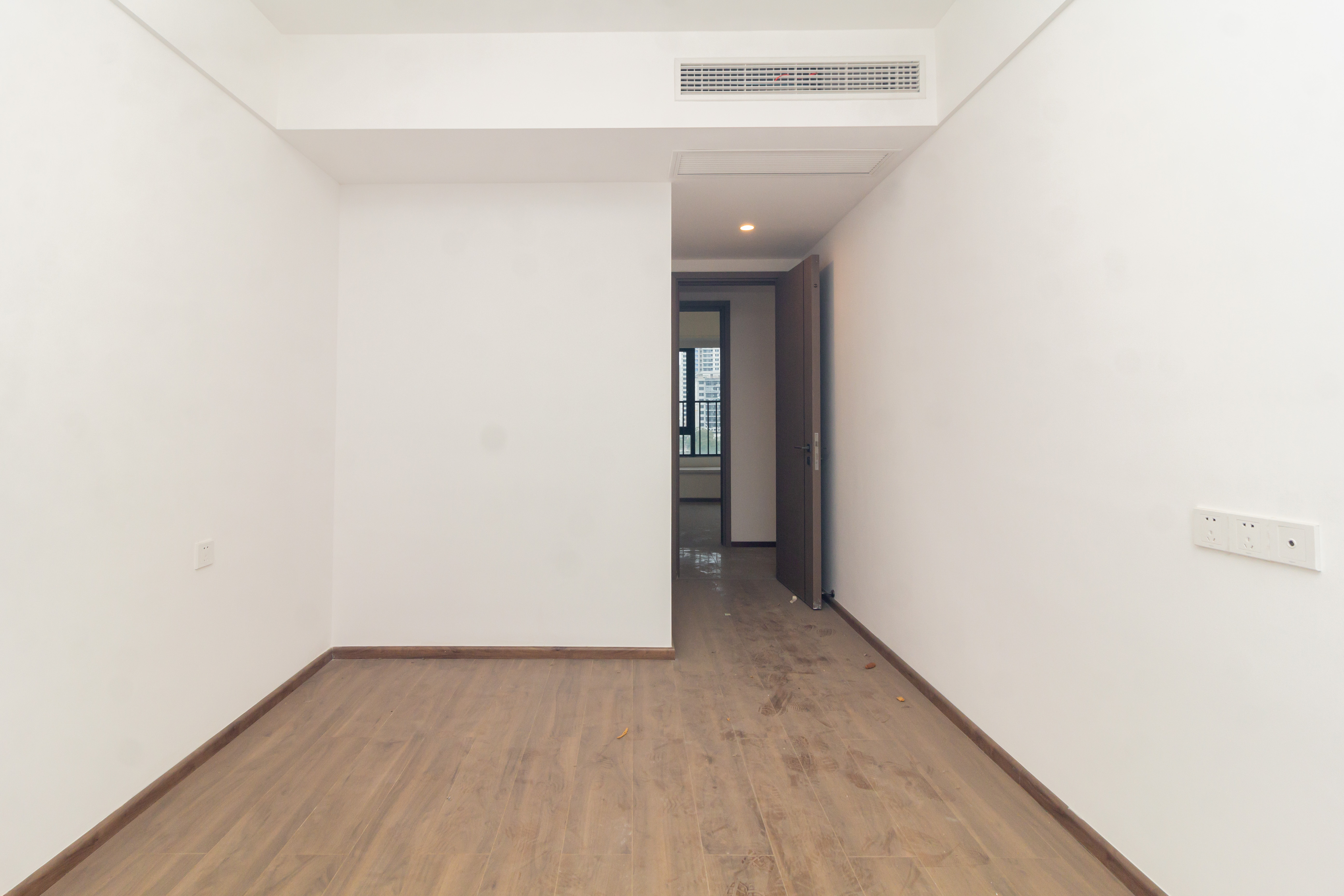 金茂建發(fā)觀悅  4室2廳2衛(wèi)    195.0萬臥室