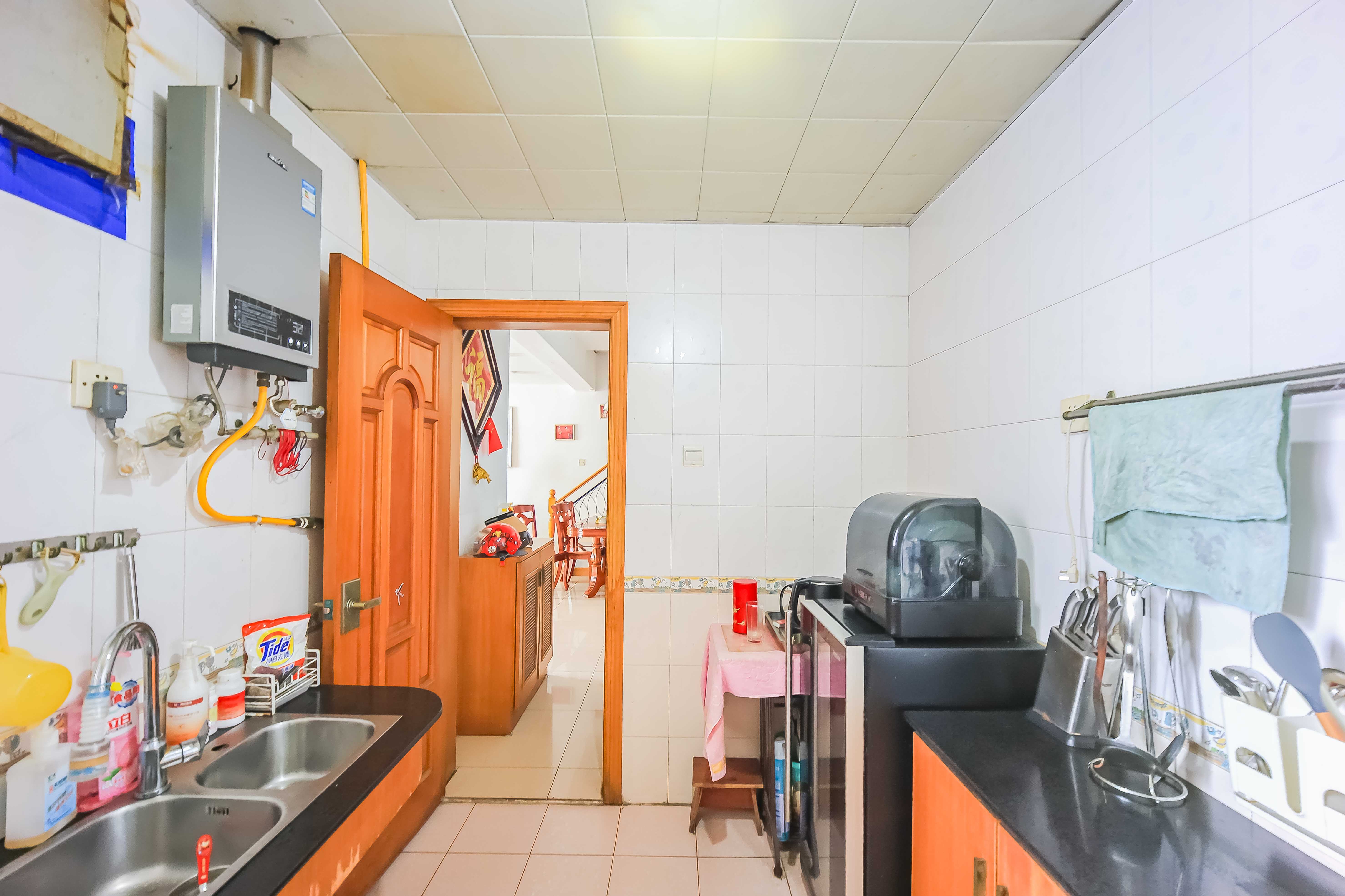 广济苑公寓  4室2厅2卫    125.8万厨房