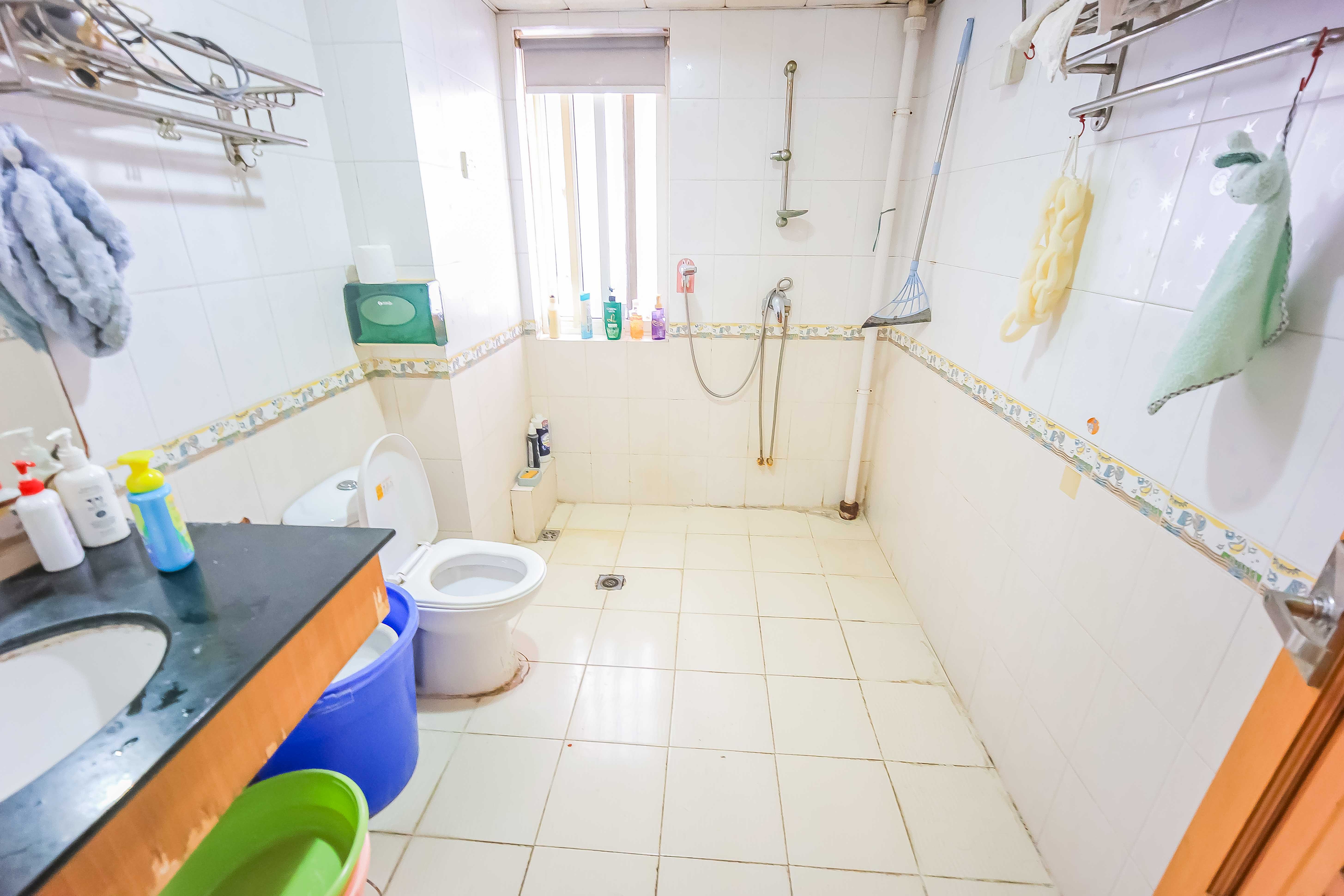 广济苑公寓  4室2厅2卫    125.8万卫生间