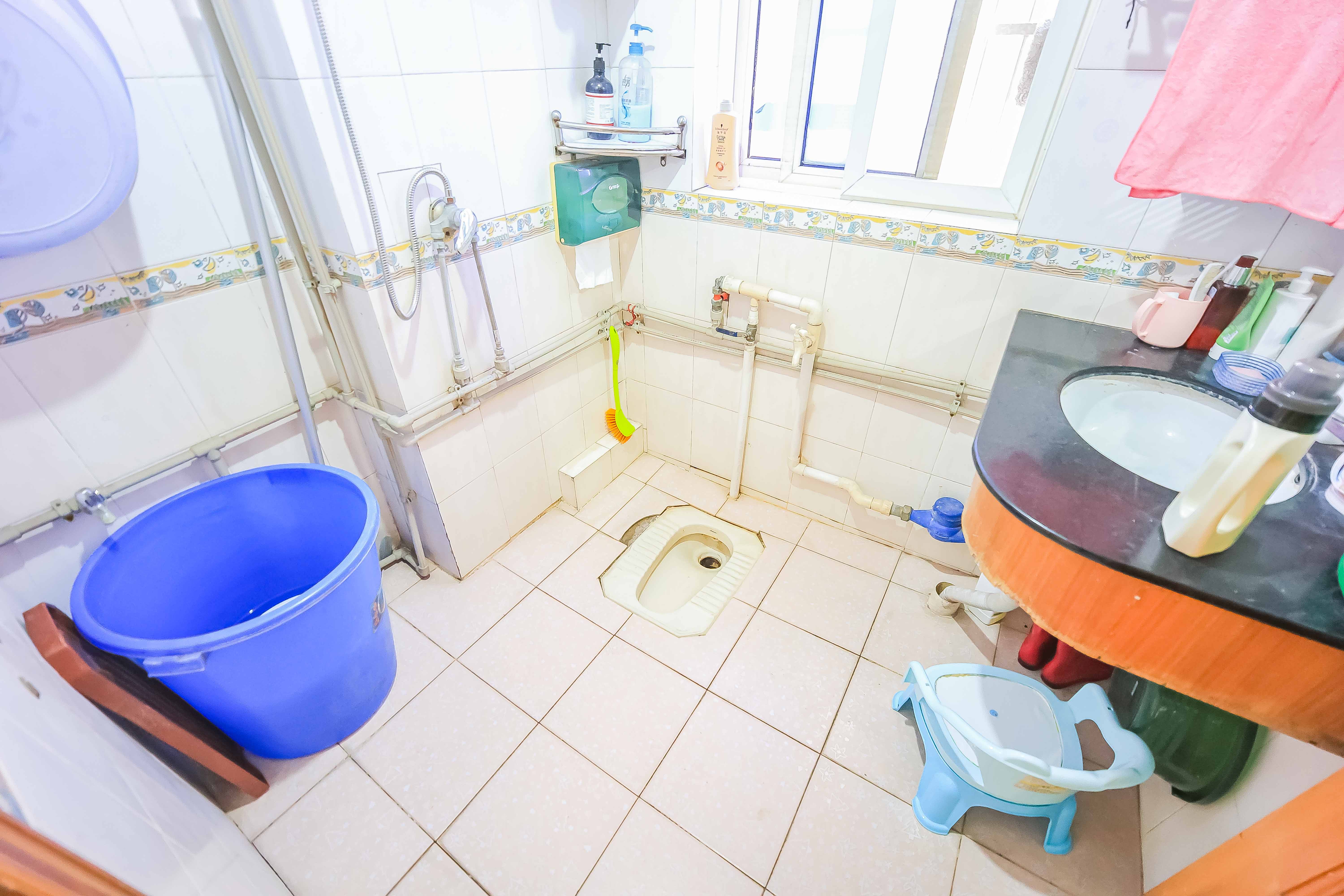 广济苑公寓  4室2厅2卫    125.8万卫生间