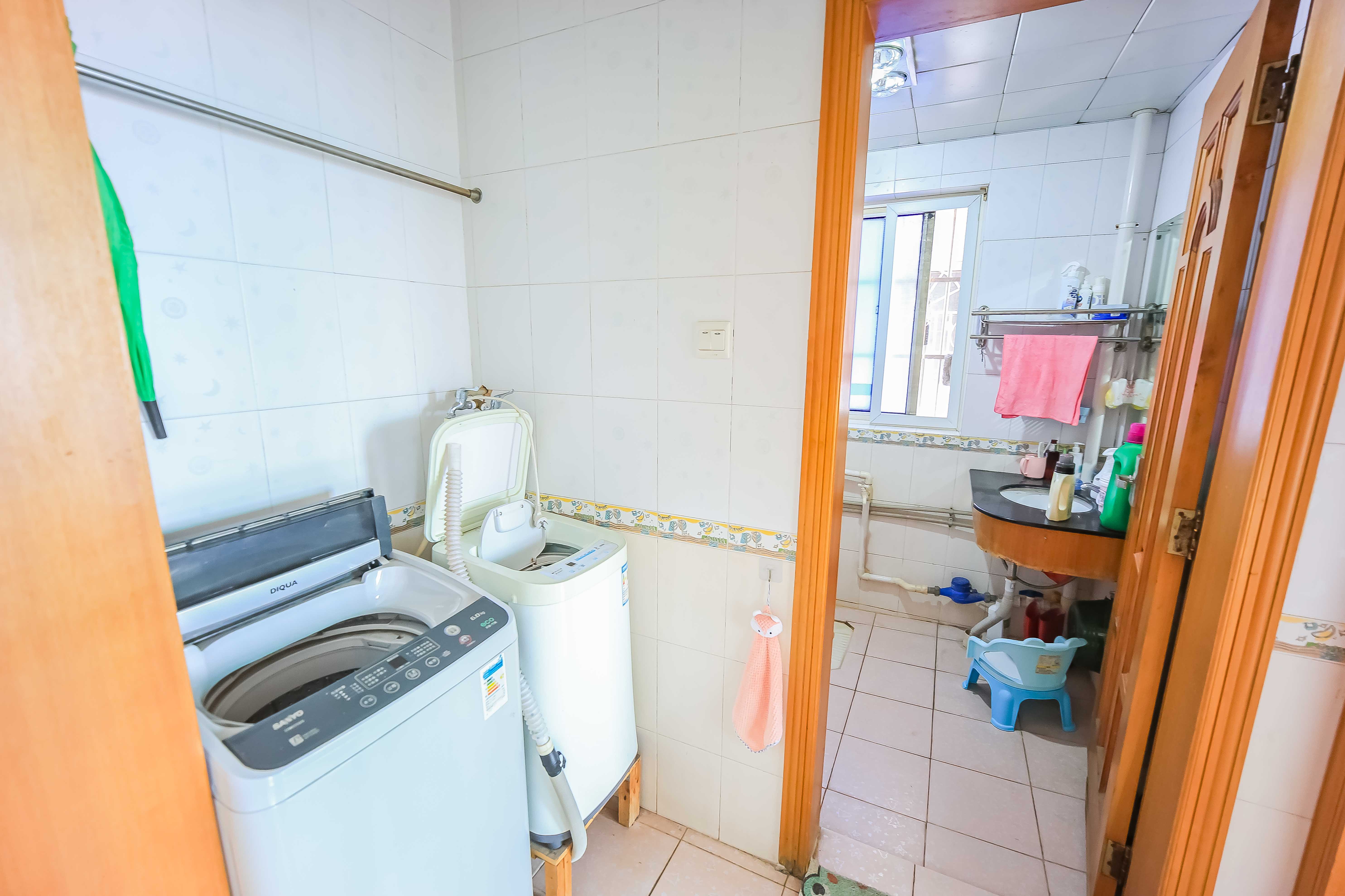 广济苑公寓  4室2厅2卫    125.8万卫生间