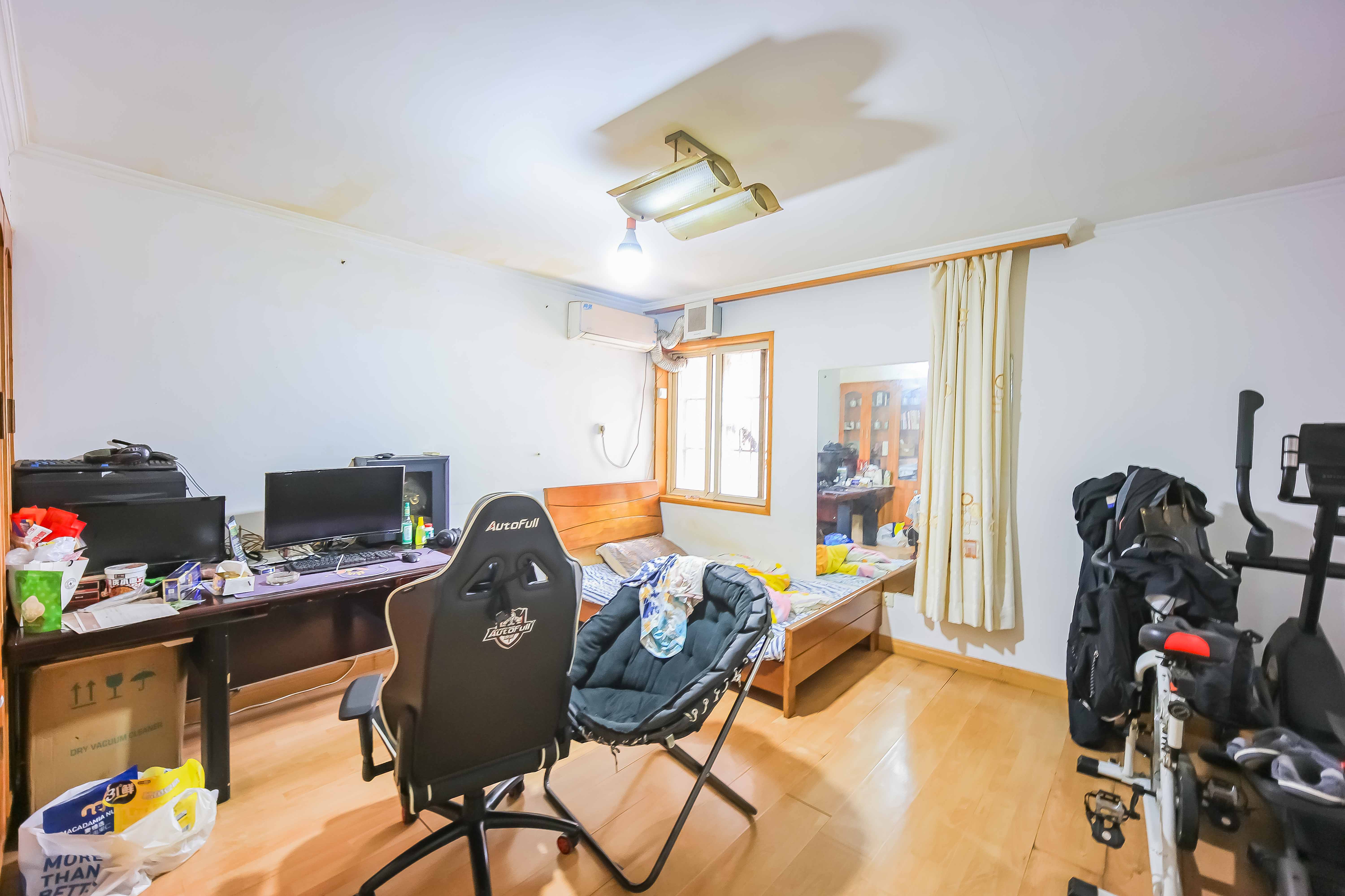 广济苑公寓  4室2厅2卫    125.8万卧室