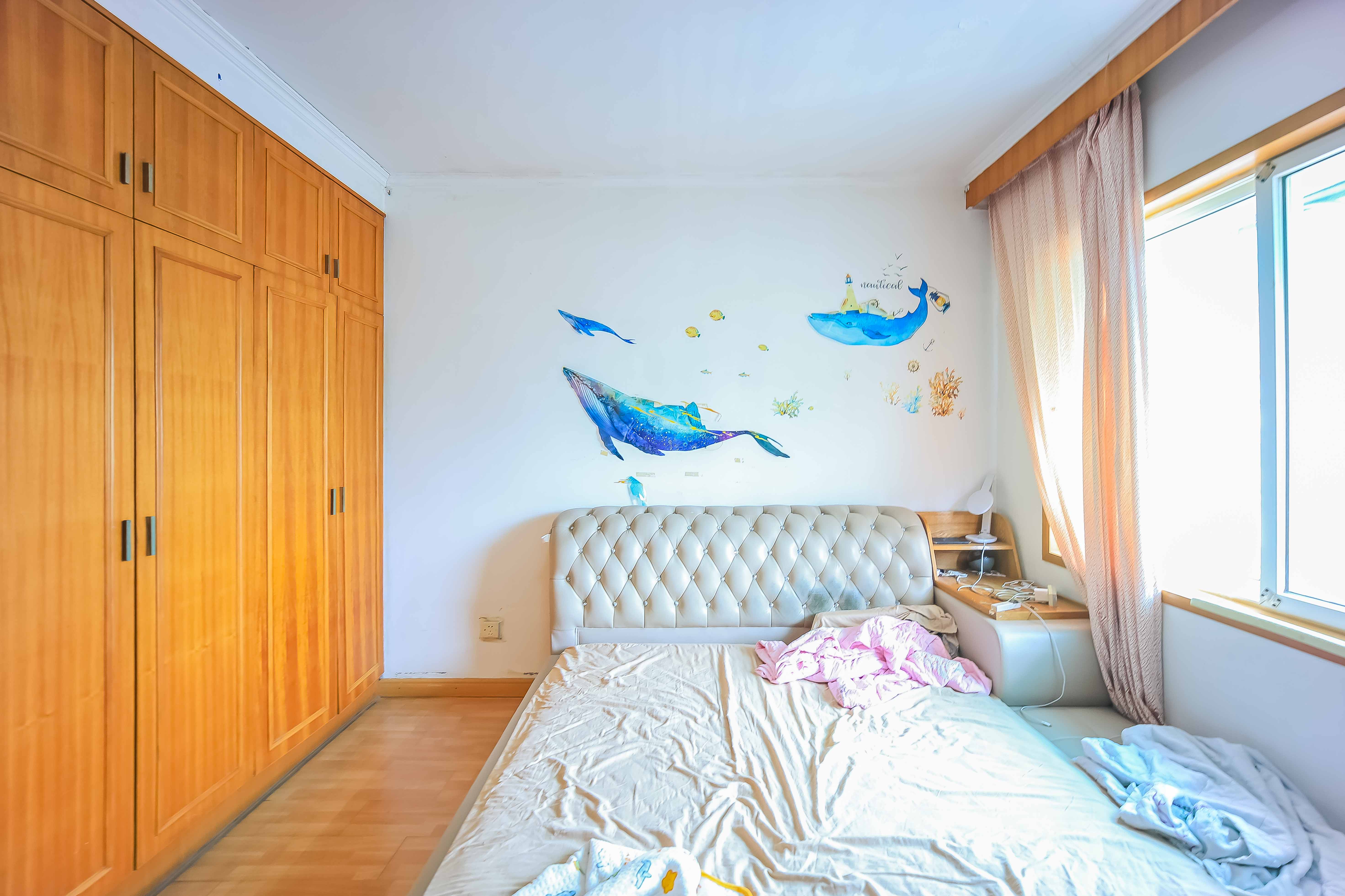 广济苑公寓  4室2厅2卫    125.8万卧室