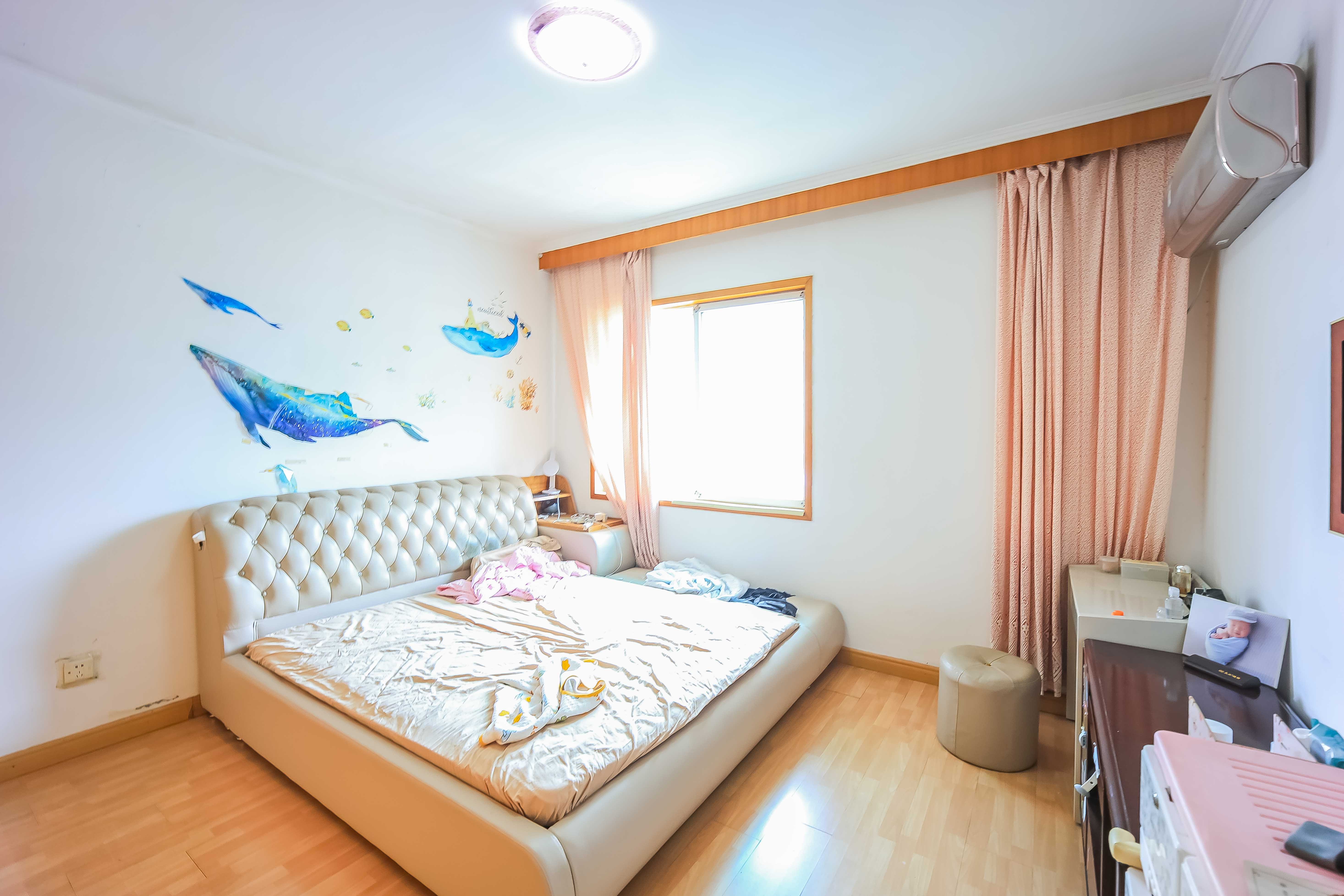 广济苑公寓  4室2厅2卫    125.8万卧室