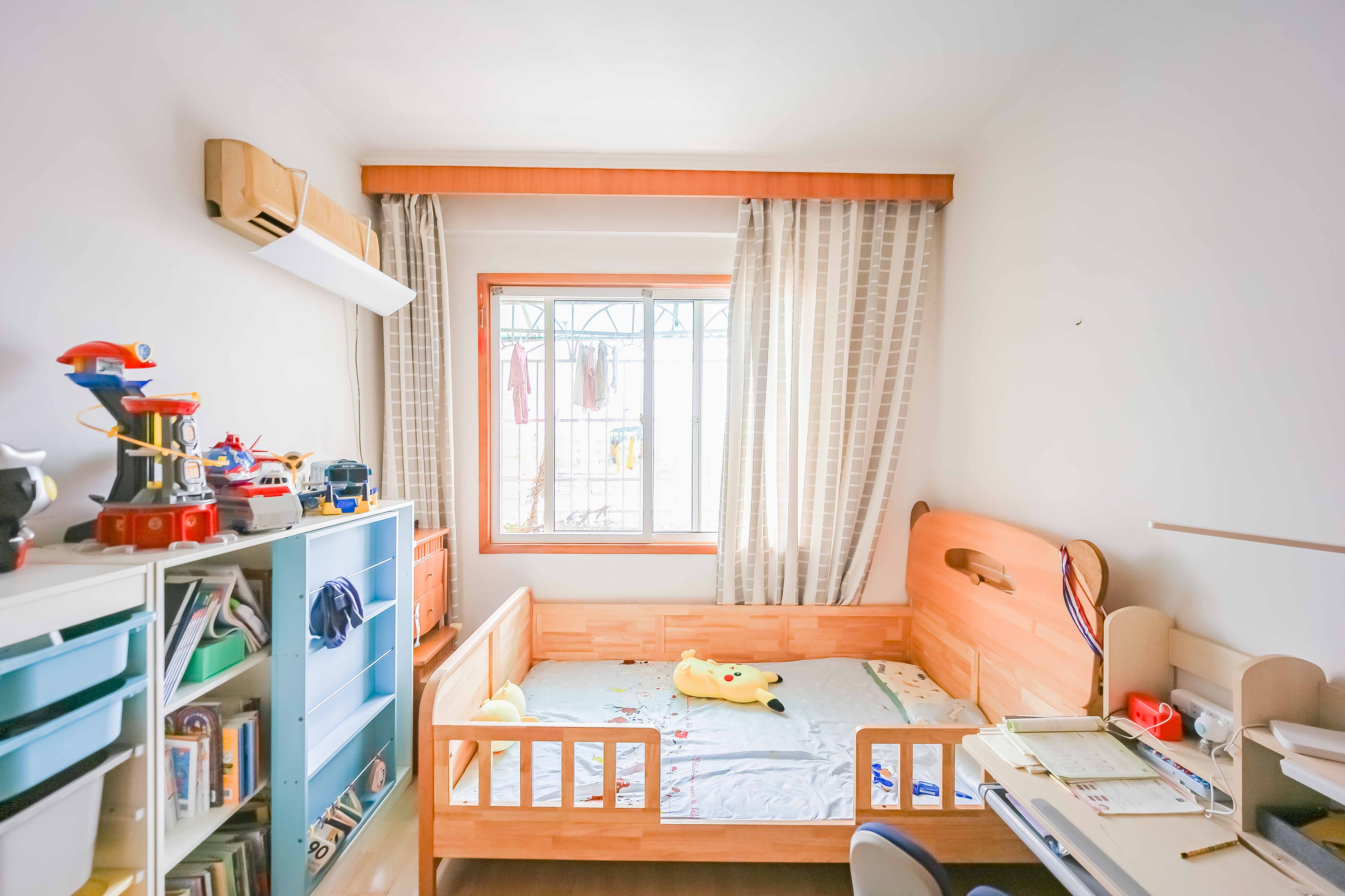 广济苑公寓  4室2厅2卫    125.8万卧室