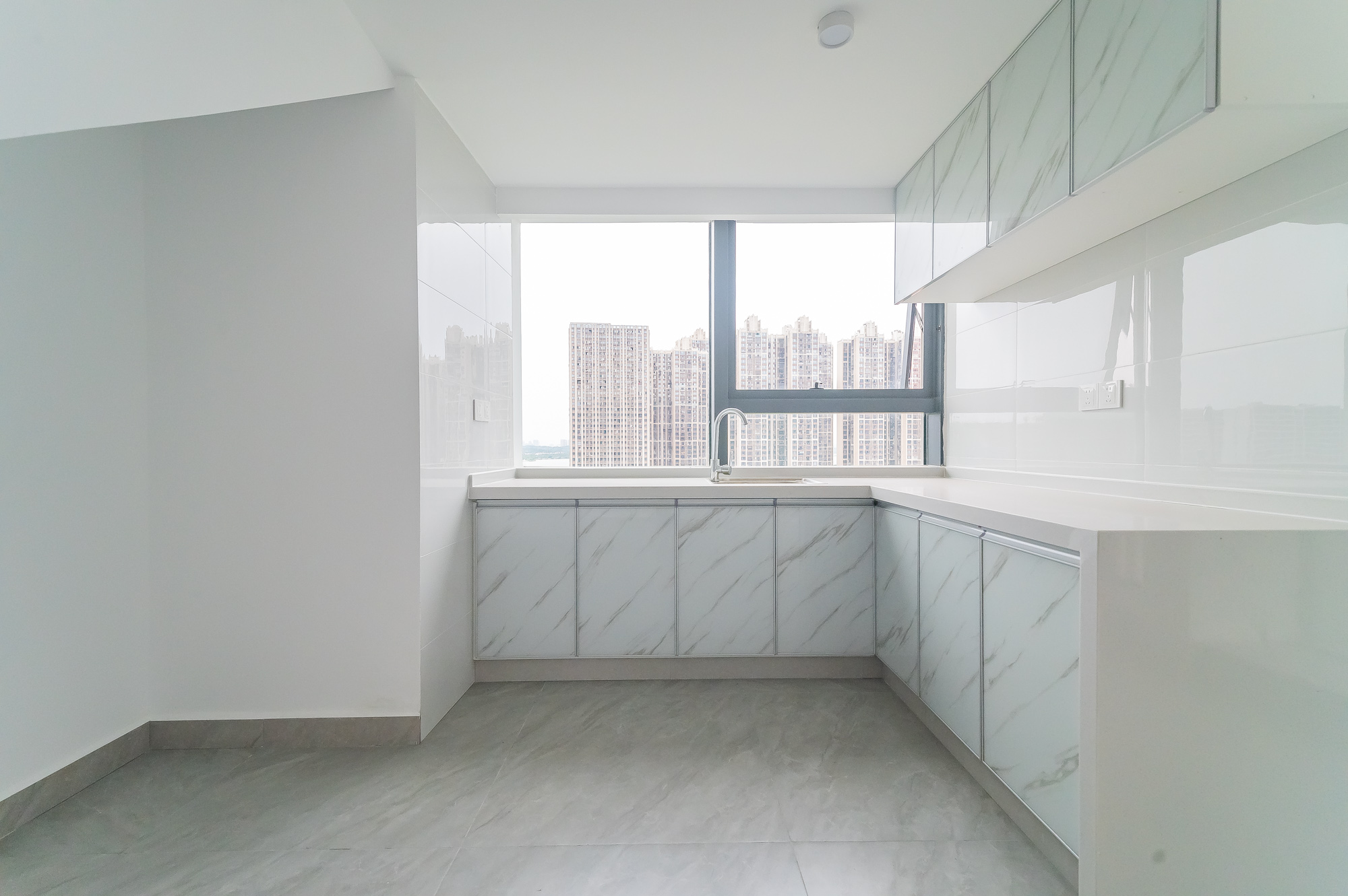 广大商务大厦  2室1厅1卫    55.5万 广大商务大厦  2室1厅1卫    55.5万厨房