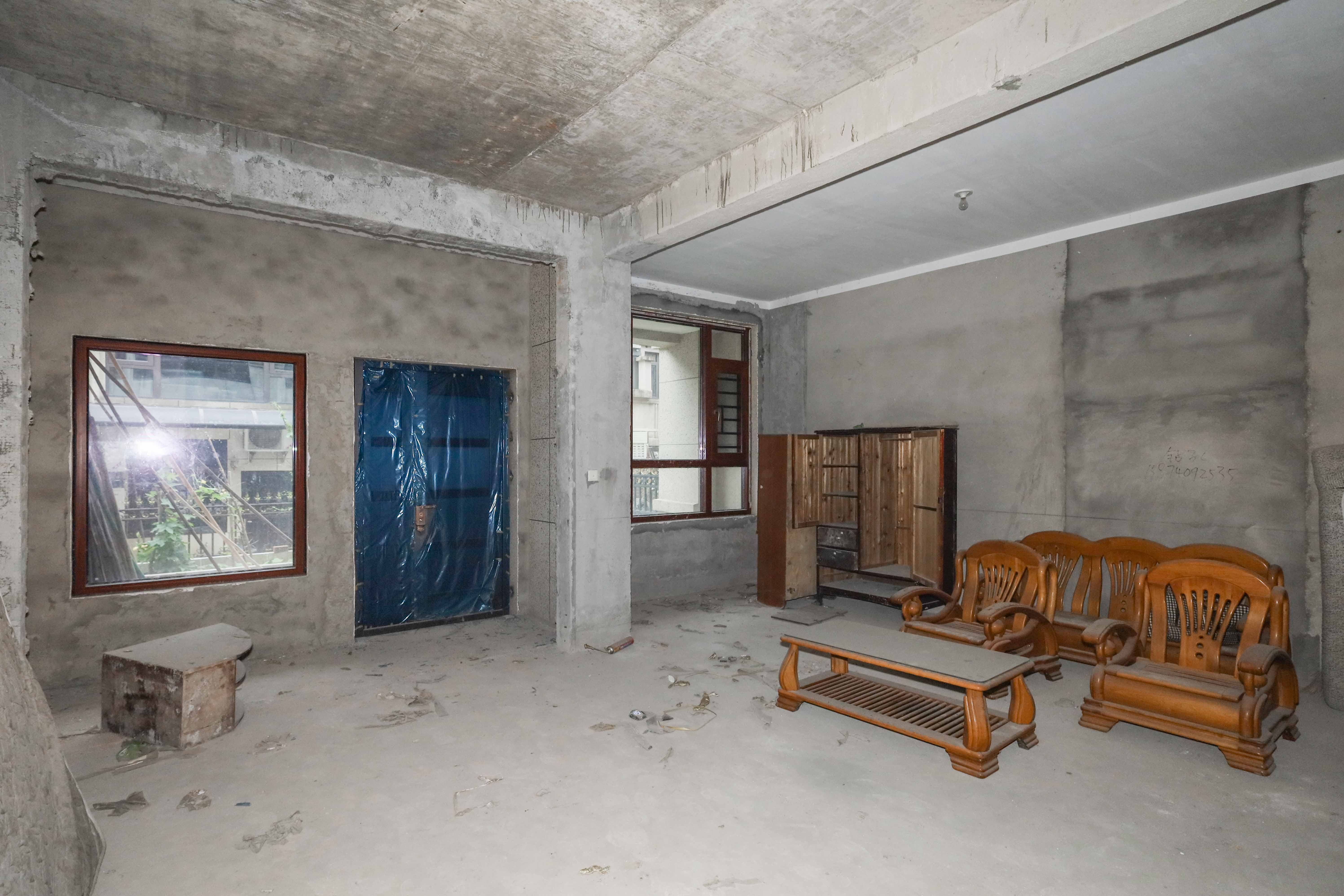 旭辉御府  8室3厅3卫    470.0万 旭辉御府  8室3厅3卫    470.0万客厅