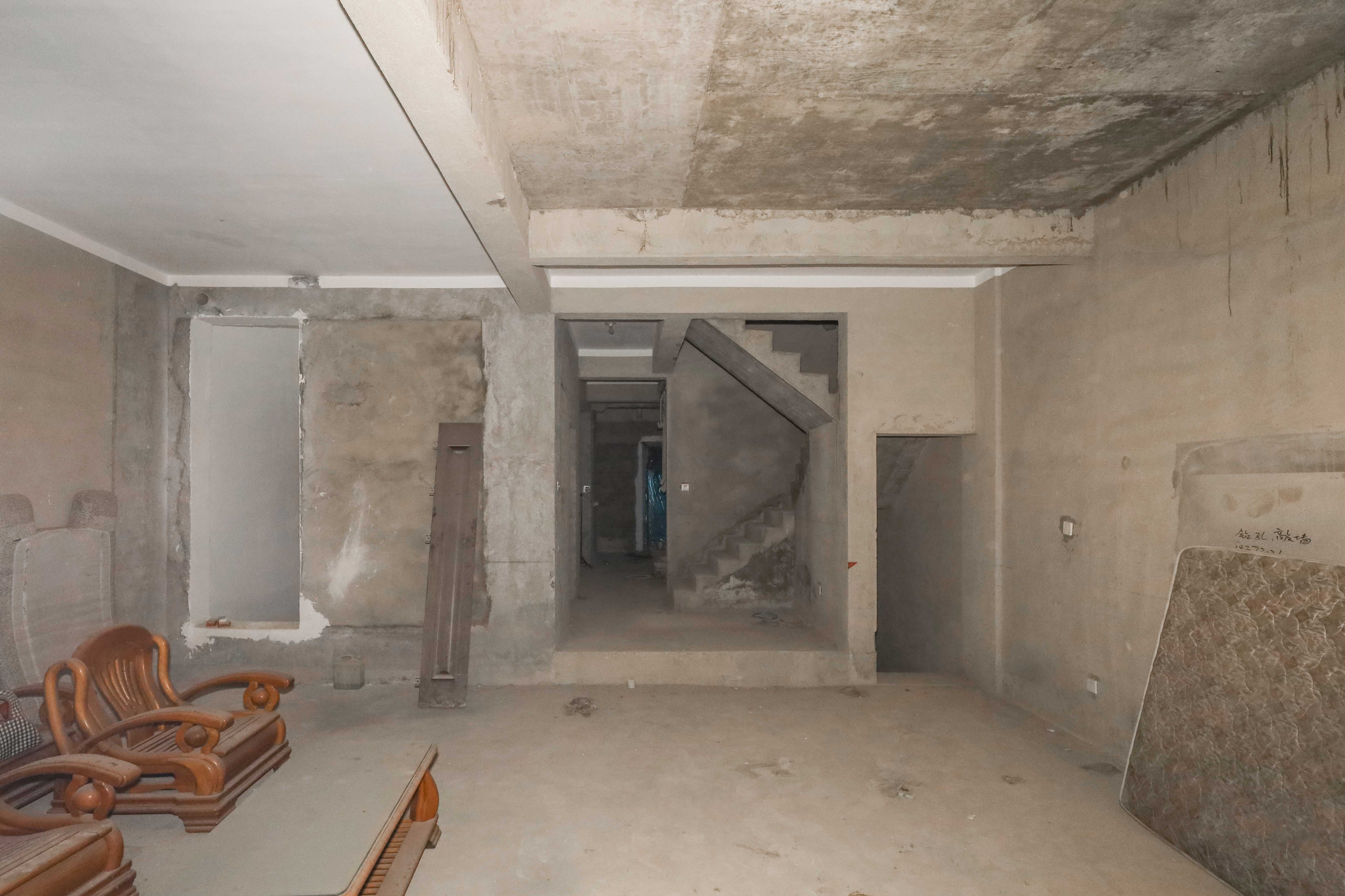 旭辉御府  8室3厅3卫    470.0万 旭辉御府  8室3厅3卫    470.0万客厅