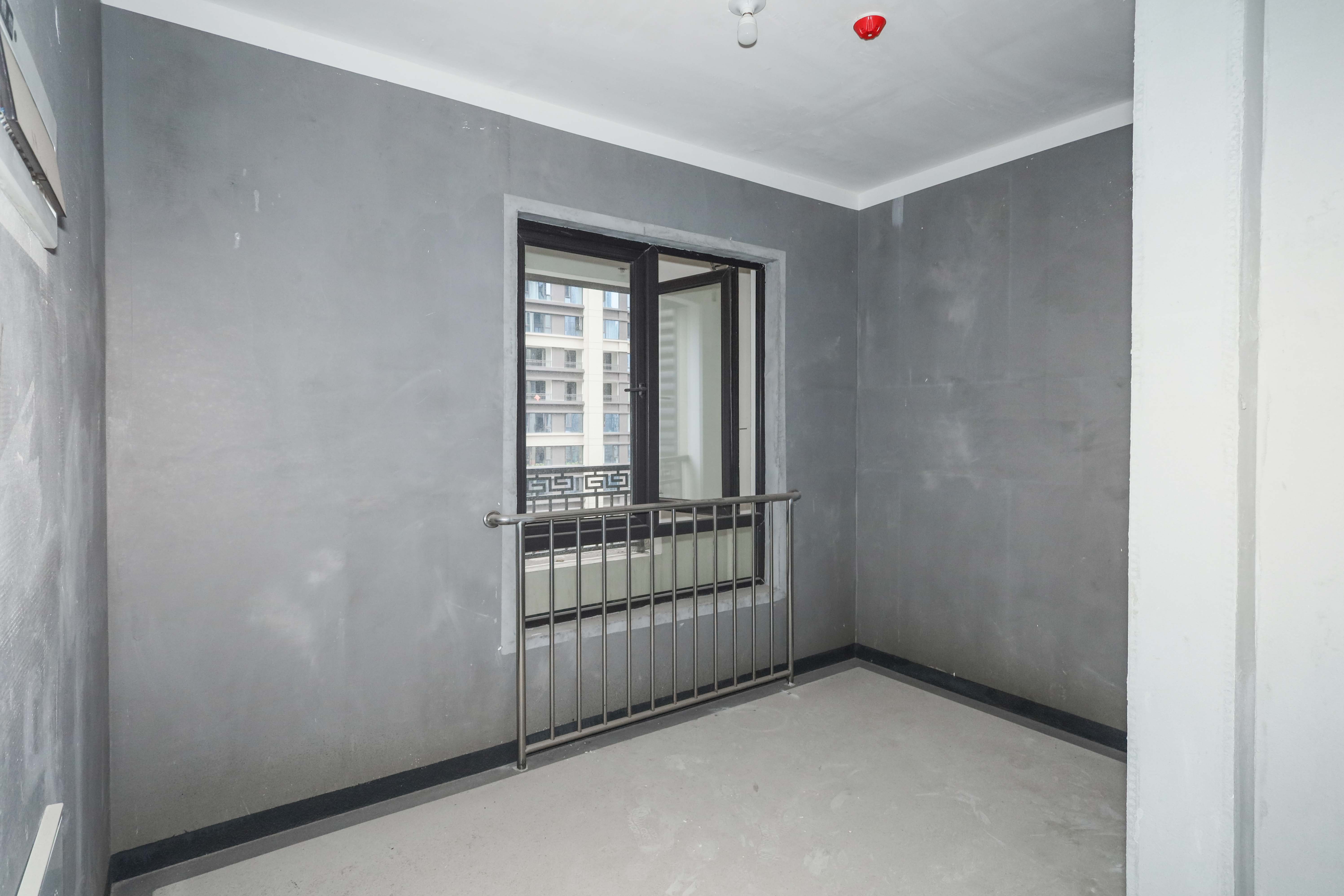 建发央著  3室2厅2卫   175.00万卧室