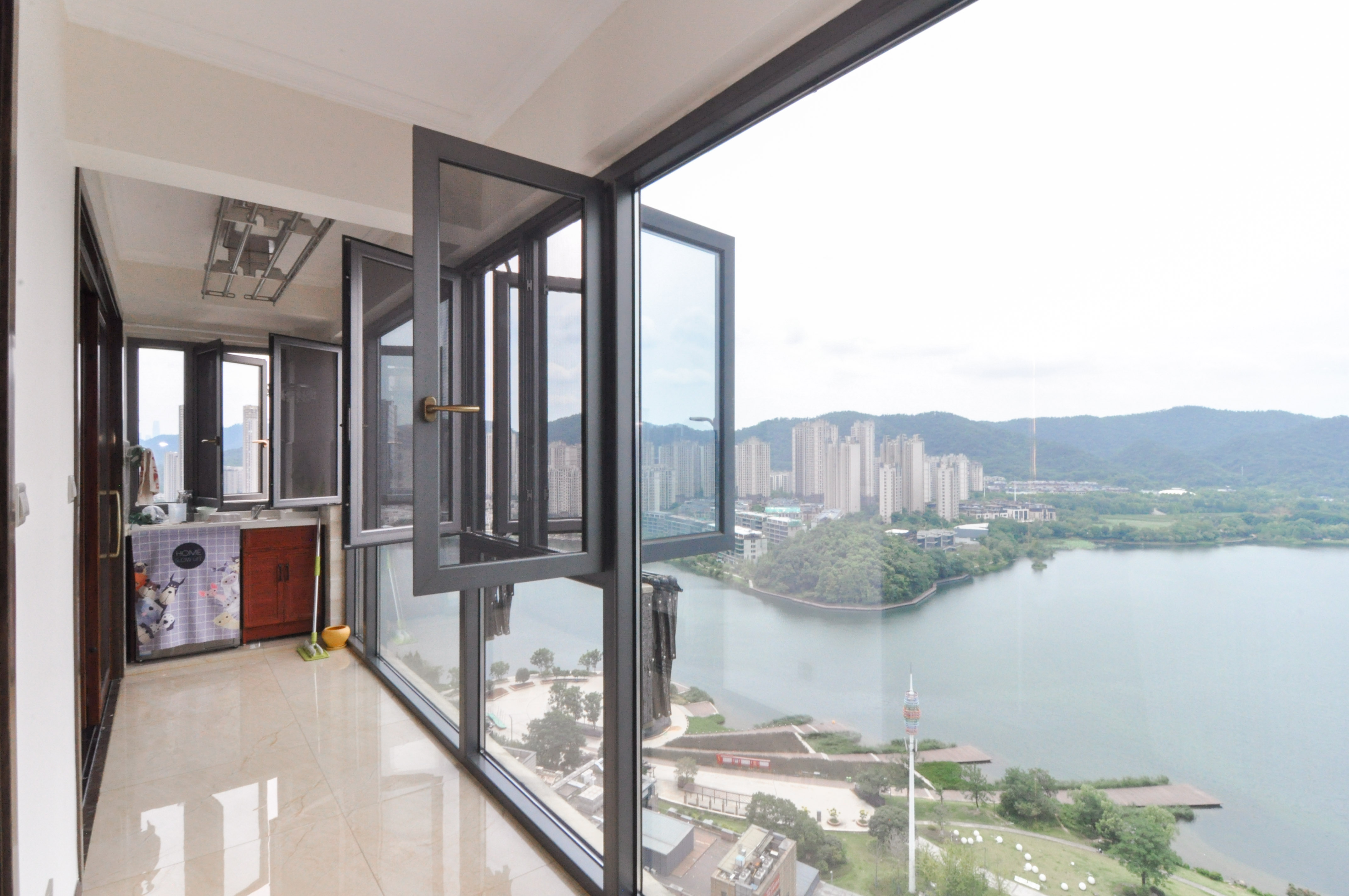 中建梅溪湖中心  4室2厅2卫   278.00万其他