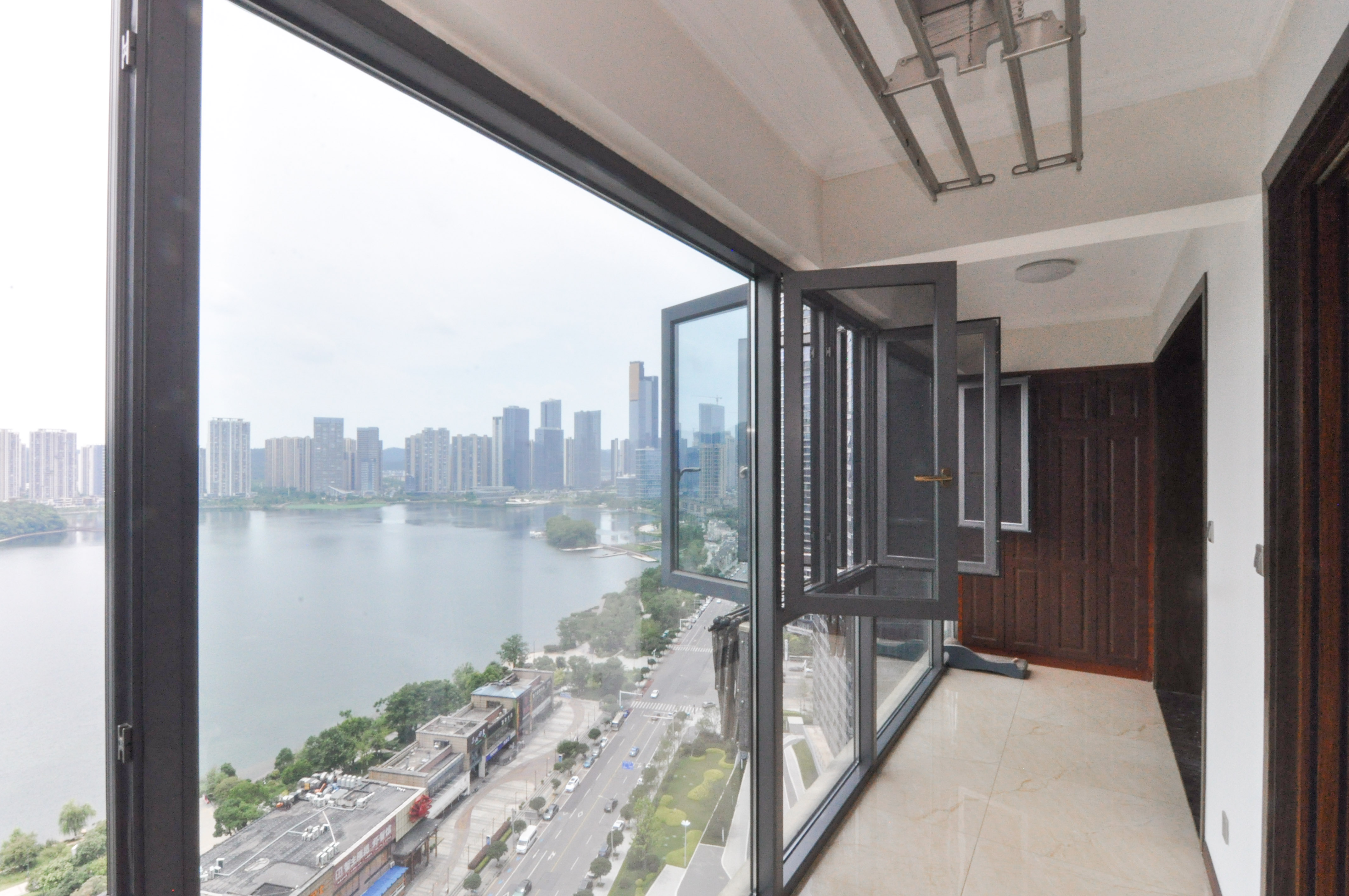 中建梅溪湖中心  4室2厅2卫   278.00万其他