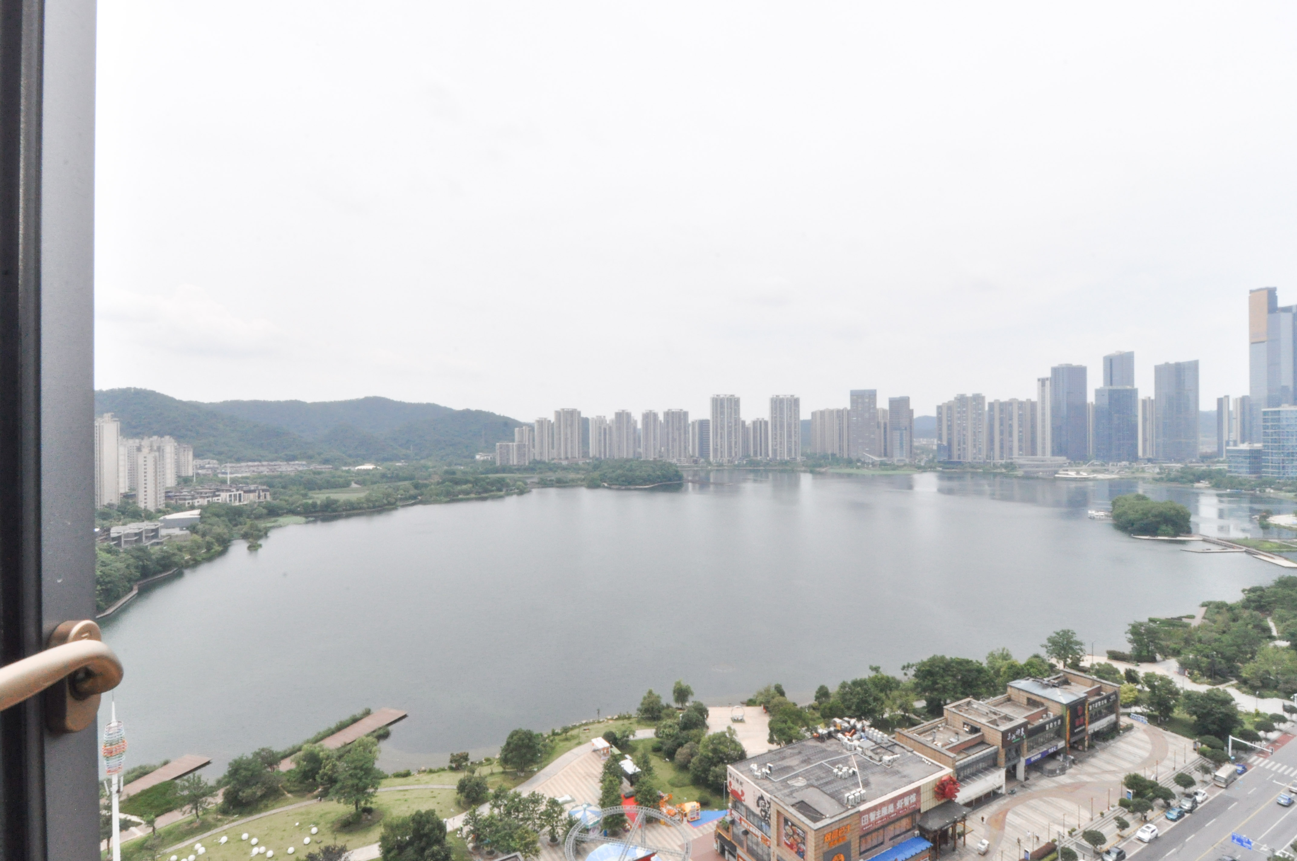 中建梅溪湖中心  4室2厅2卫   278.00万其他