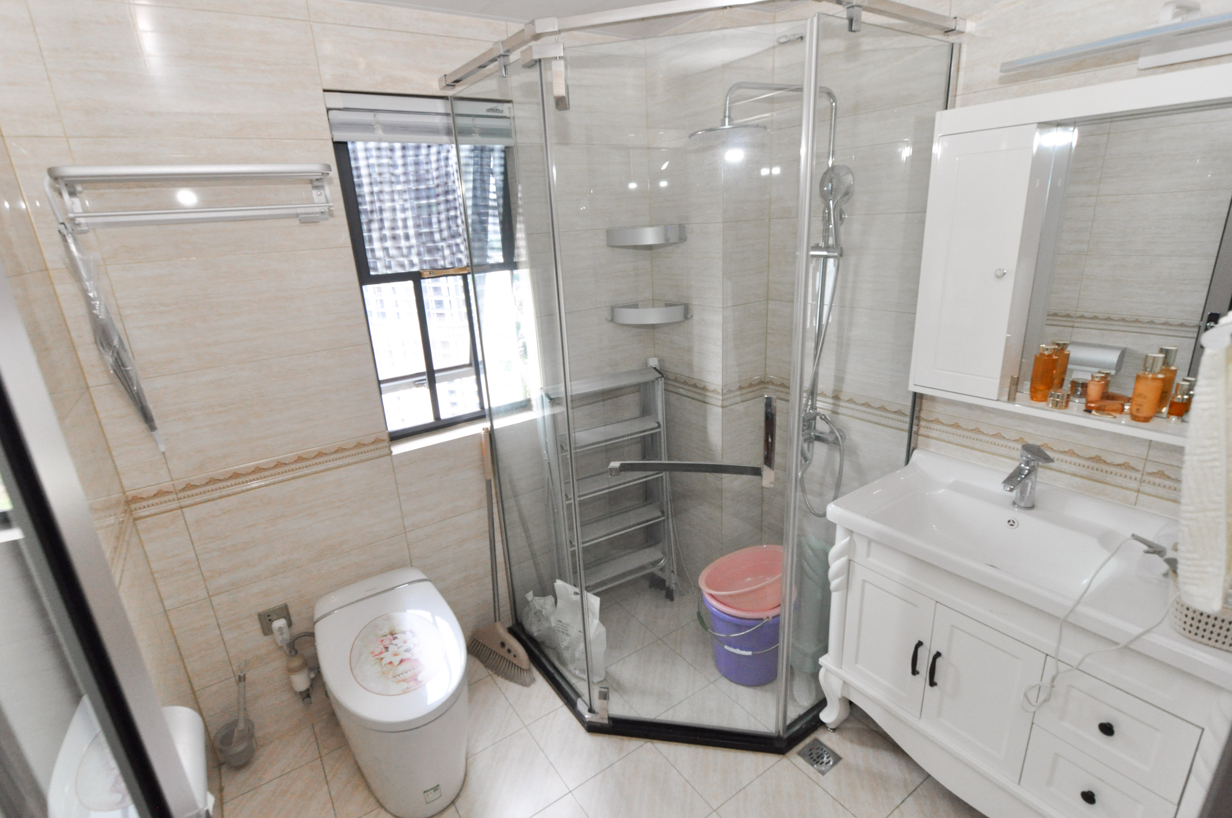 中建梅溪湖中心  4室2厅2卫   278.00万卫生间