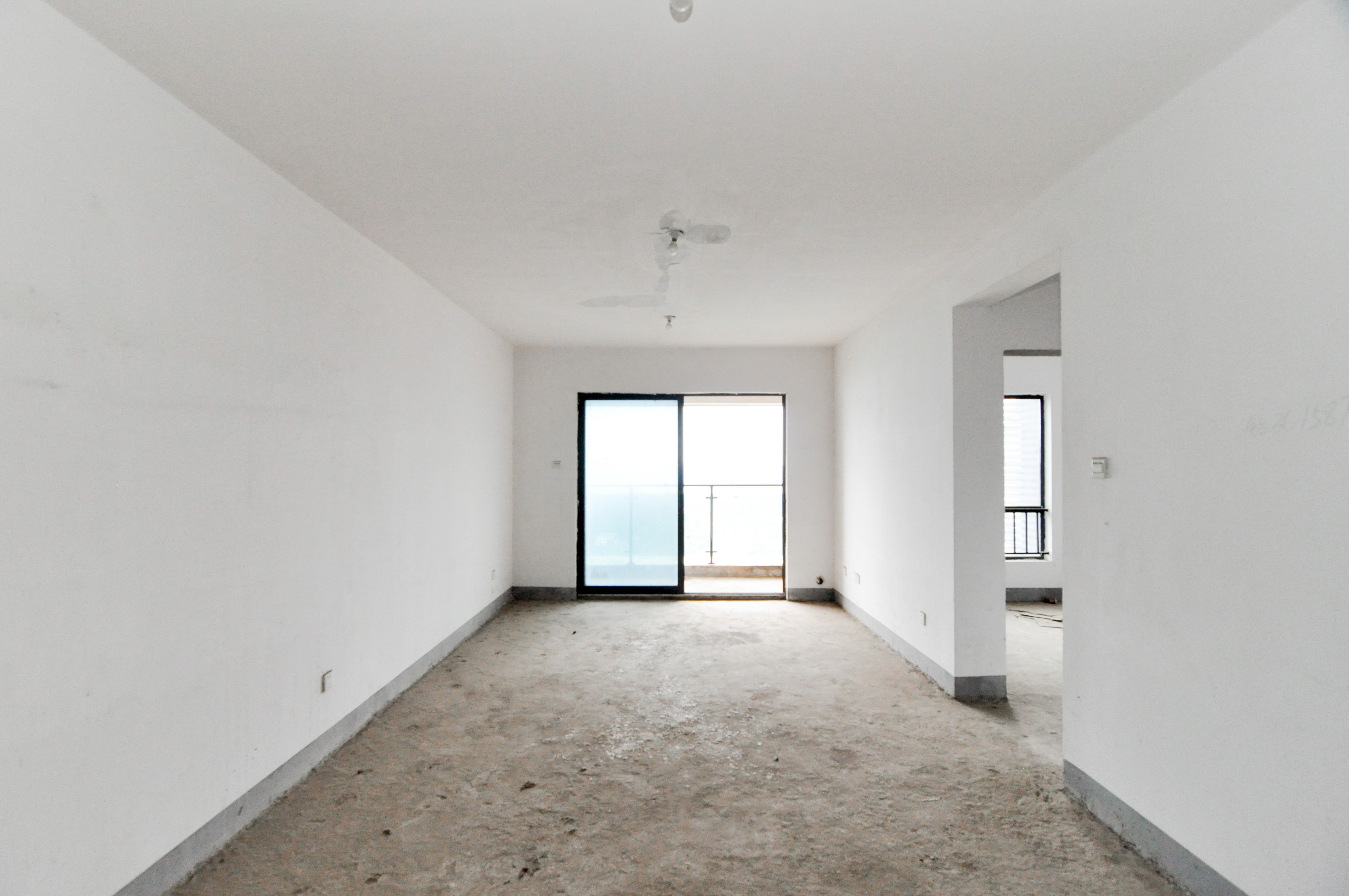 达美D6区 3室2厅2卫 95.0万 达美D6区 3室2厅2卫 95.0万客厅