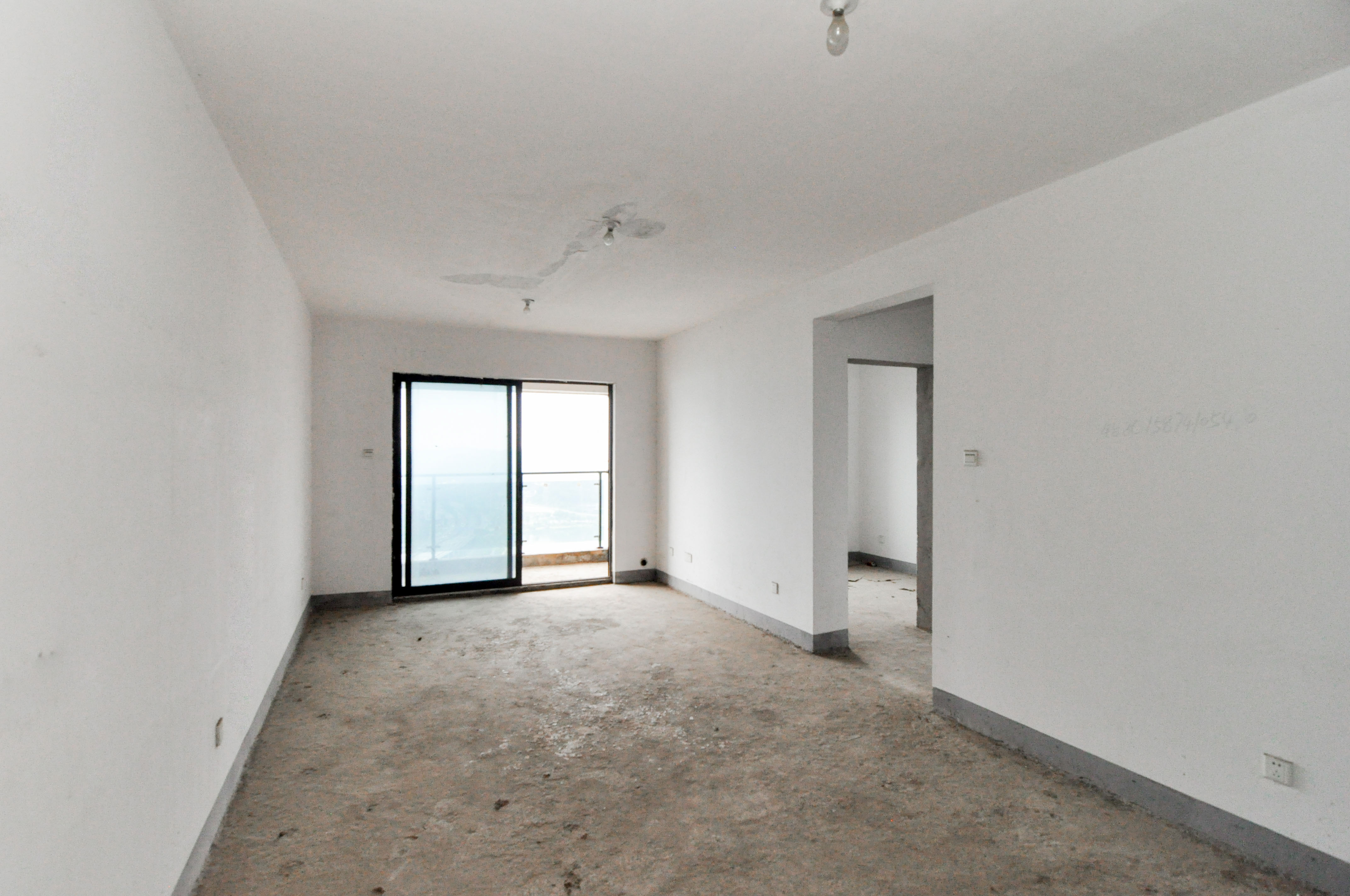 达美D6区 3室2厅2卫 95.0万 达美D6区 3室2厅2卫 95.0万客厅