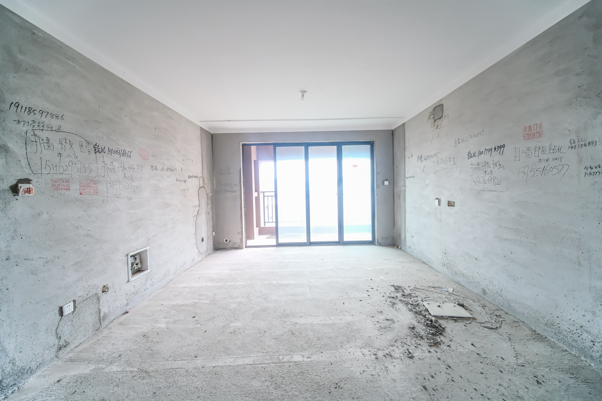 荣盛城  4室2厅2卫    108.0万 荣盛城  4室2厅2卫    108.0万客厅