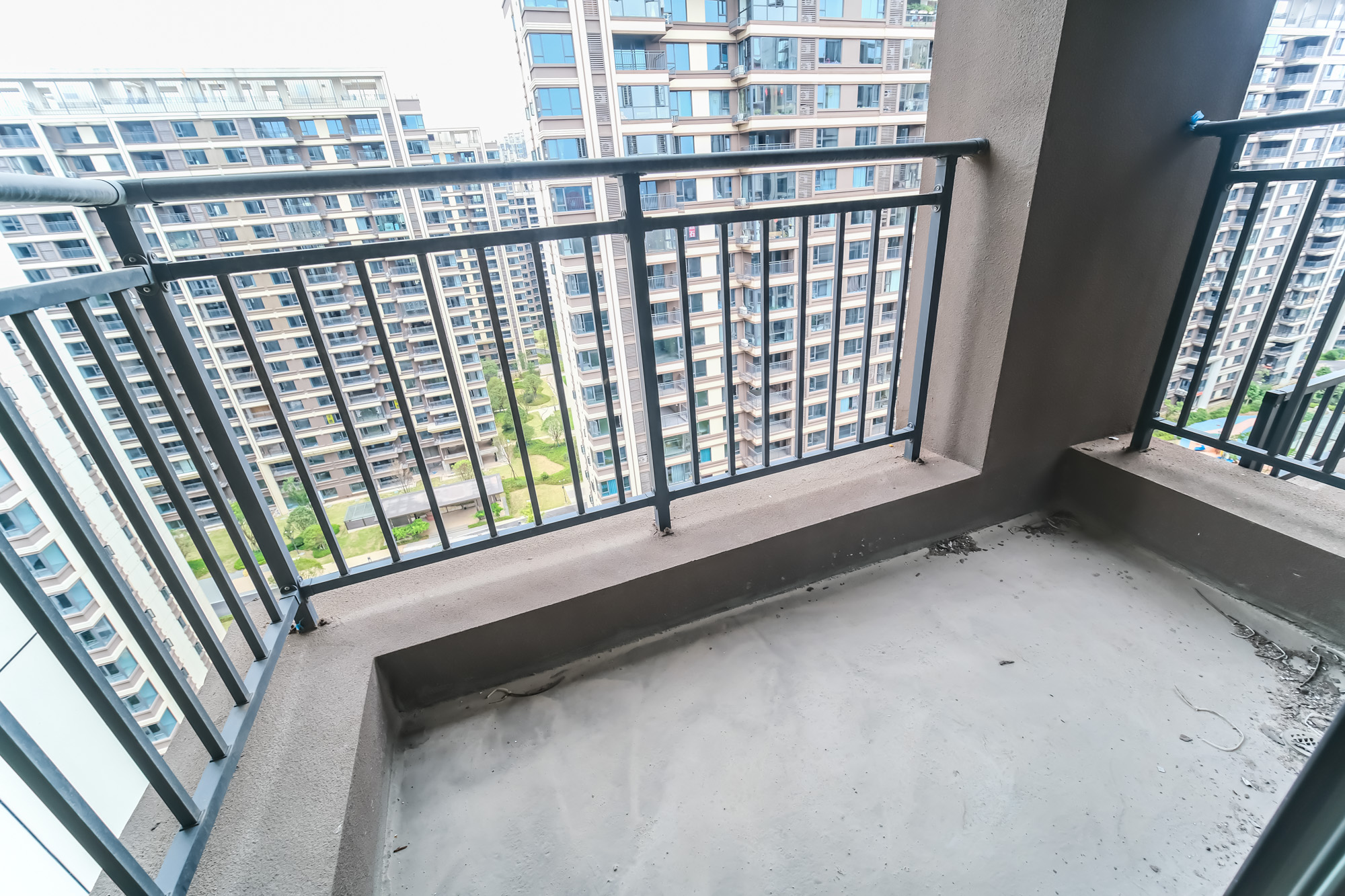 荣盛城  4室2厅2卫    108.0万 荣盛城  4室2厅2卫    108.0万阳台