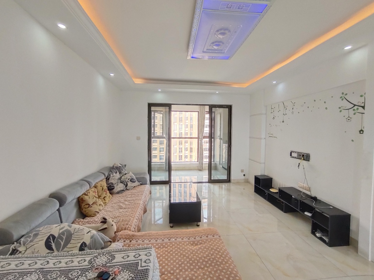 凯旋名门人民中路1006号 3室2厅2卫 55.0万 凯旋名门人民中路1006号 3室2厅2卫 55.0万室内图