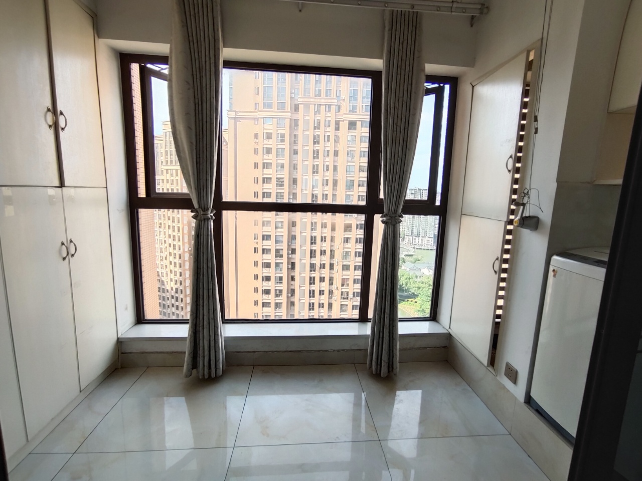 凯旋名门人民中路1006号 3室2厅2卫 55.0万 凯旋名门人民中路1006号 3室2厅2卫 55.0万室内图