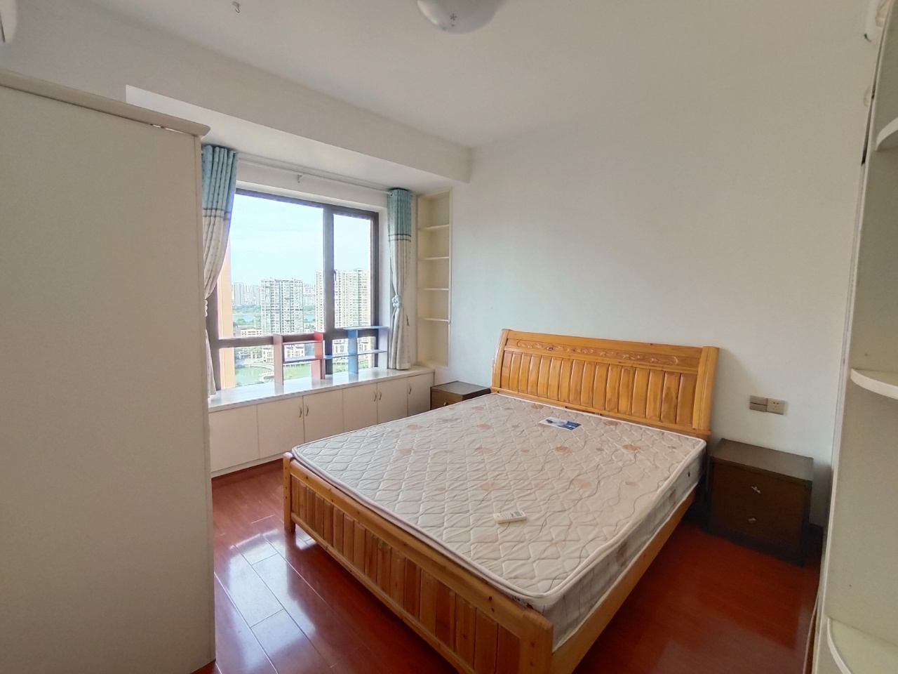 凯旋名门人民中路1006号 3室2厅2卫 55.0万 凯旋名门人民中路1006号 3室2厅2卫 55.0万室内图