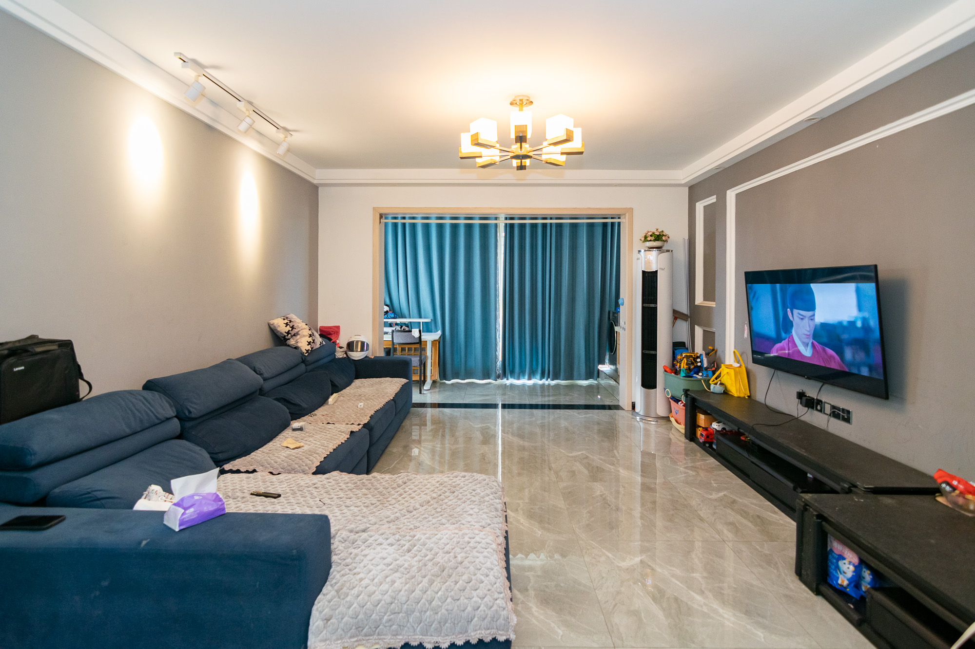 荣盛岳麓峰景 4室2厅2卫 105.0万 荣盛岳麓峰景 4室2厅2卫 105.0万客厅