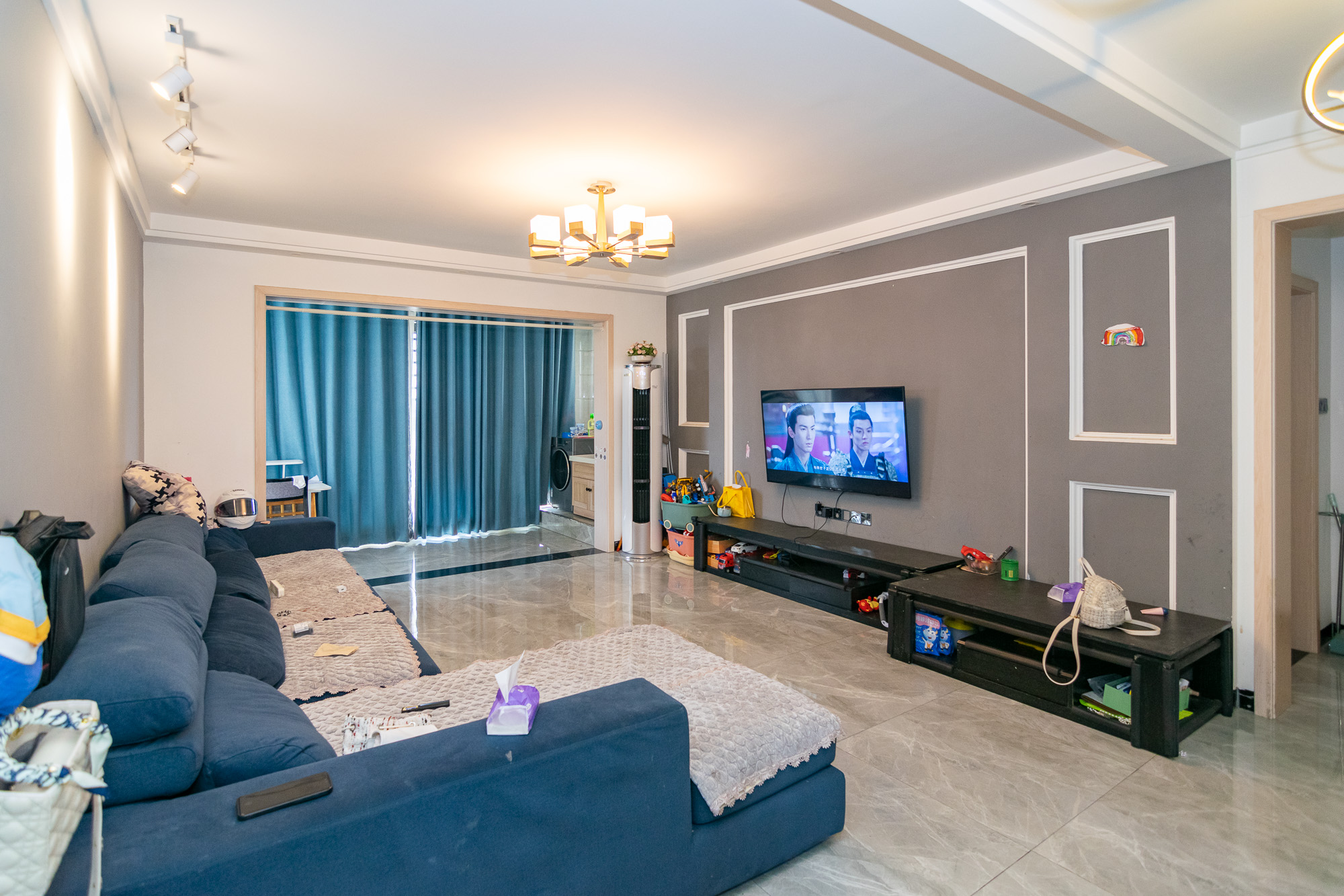 荣盛岳麓峰景 4室2厅2卫 105.0万 荣盛岳麓峰景 4室2厅2卫 105.0万客厅