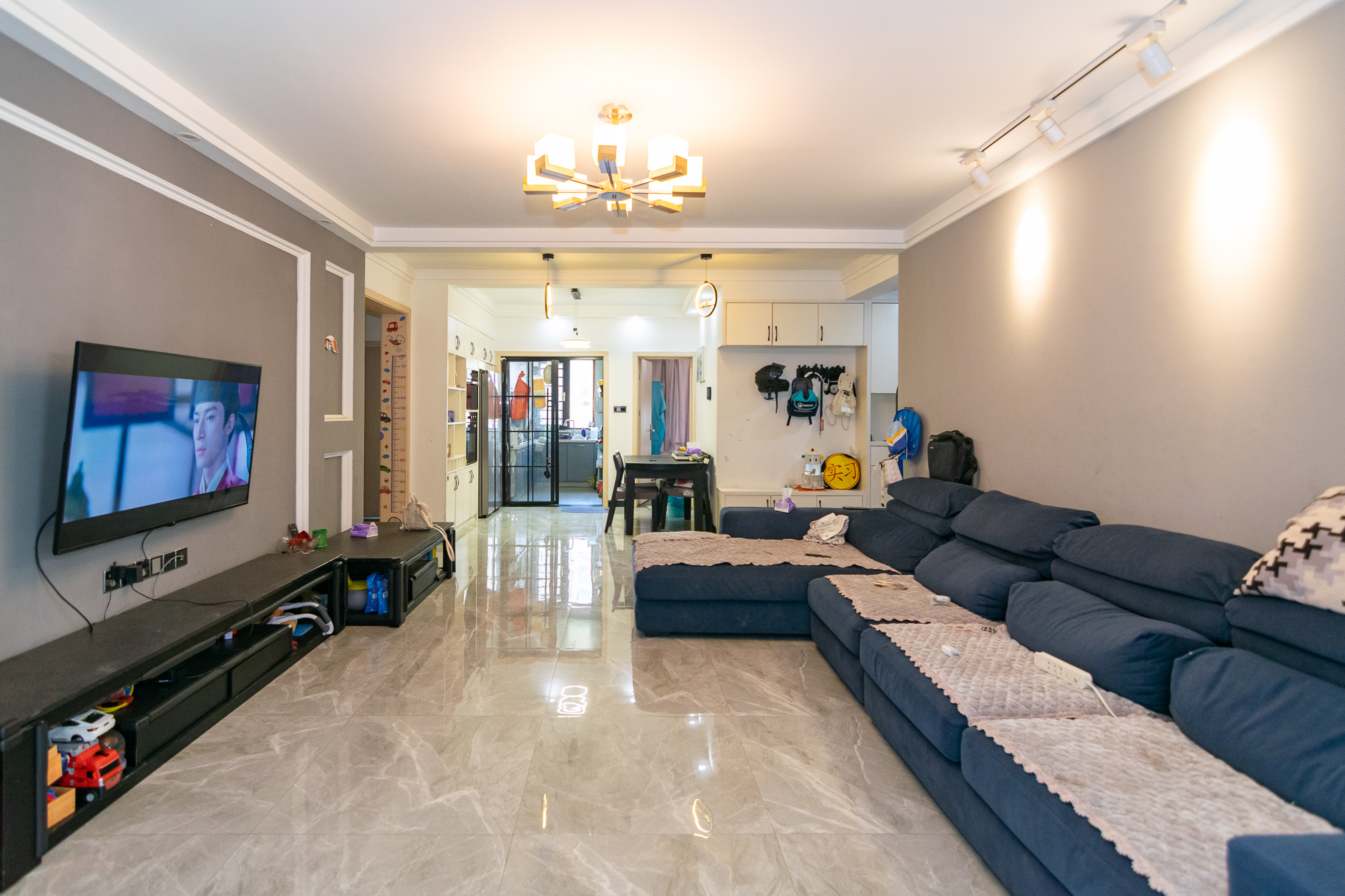 荣盛岳麓峰景 4室2厅2卫 105.0万 荣盛岳麓峰景 4室2厅2卫 105.0万客厅